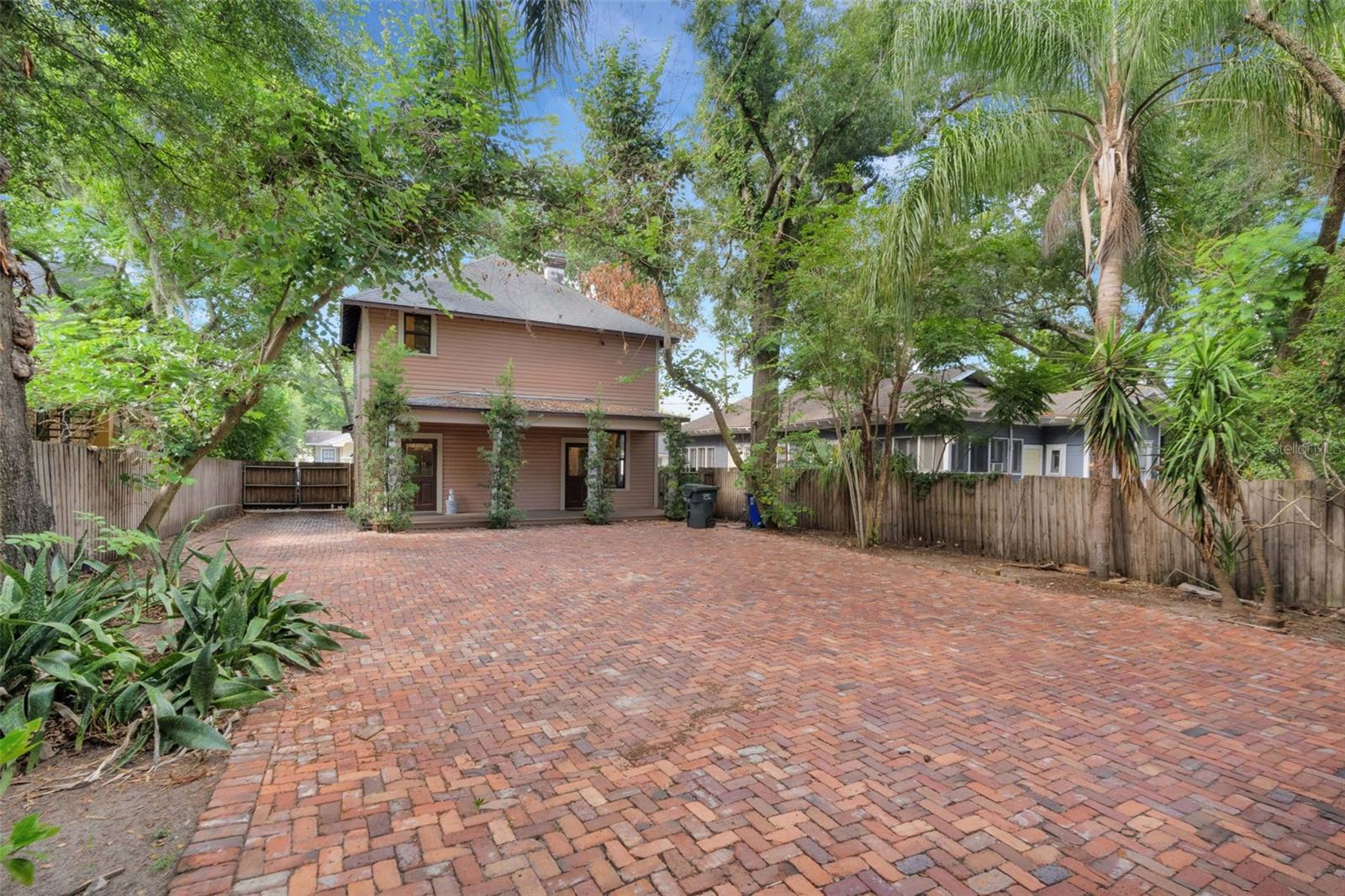 716 E Lime St Property Photo 30