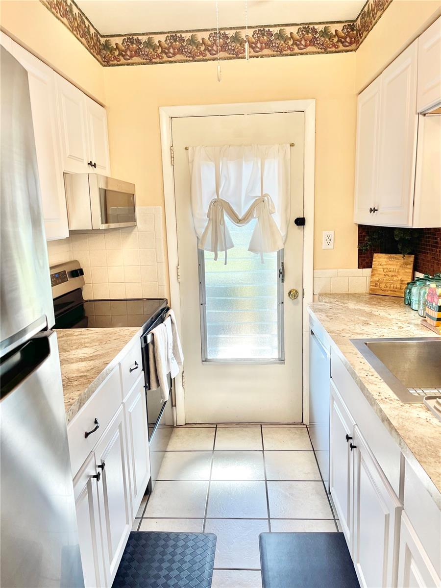 1600 W Lake Parker Dr #b4 Property Photo 6