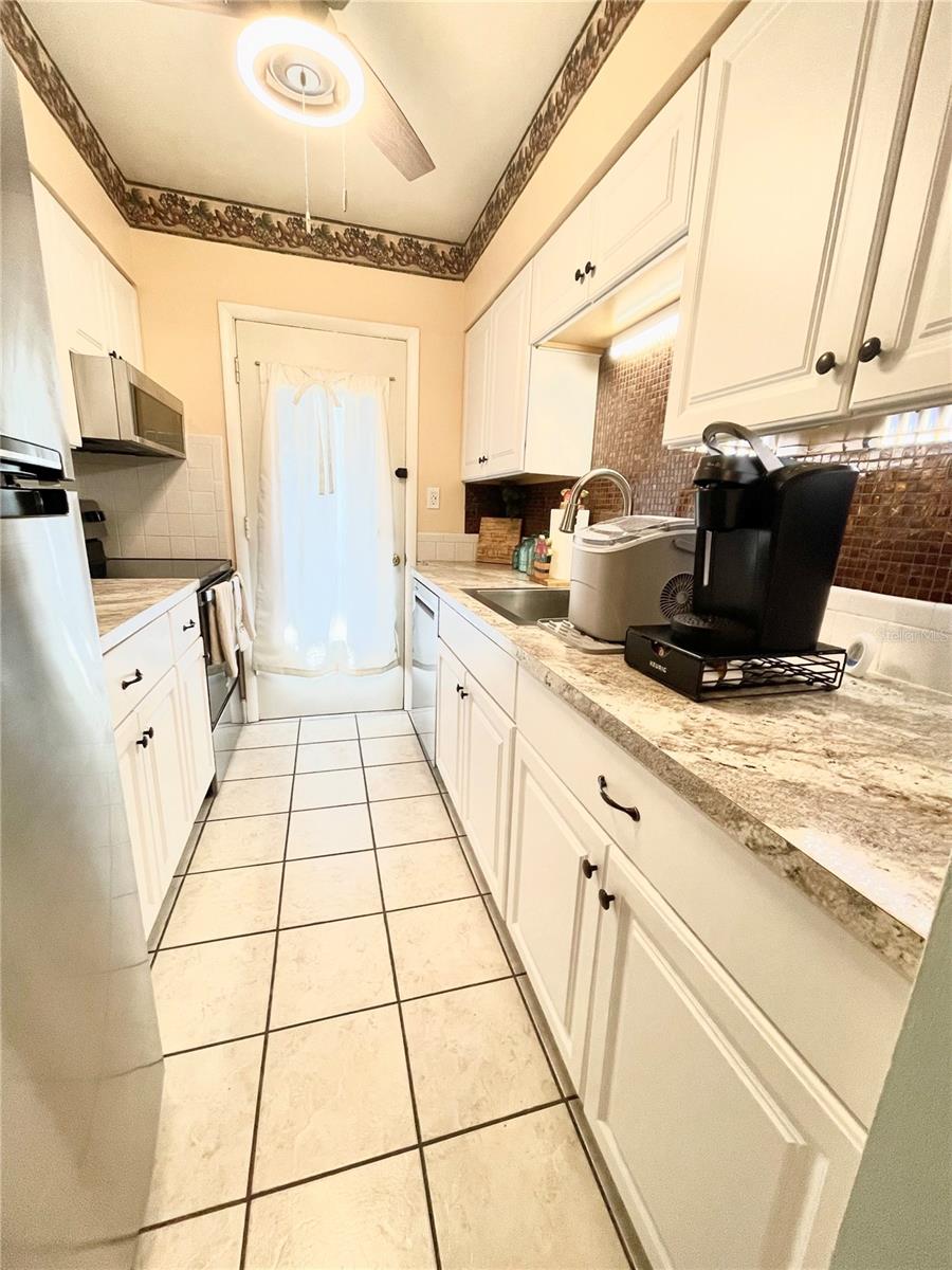 1600 W Lake Parker Dr #b4 Property Photo 7