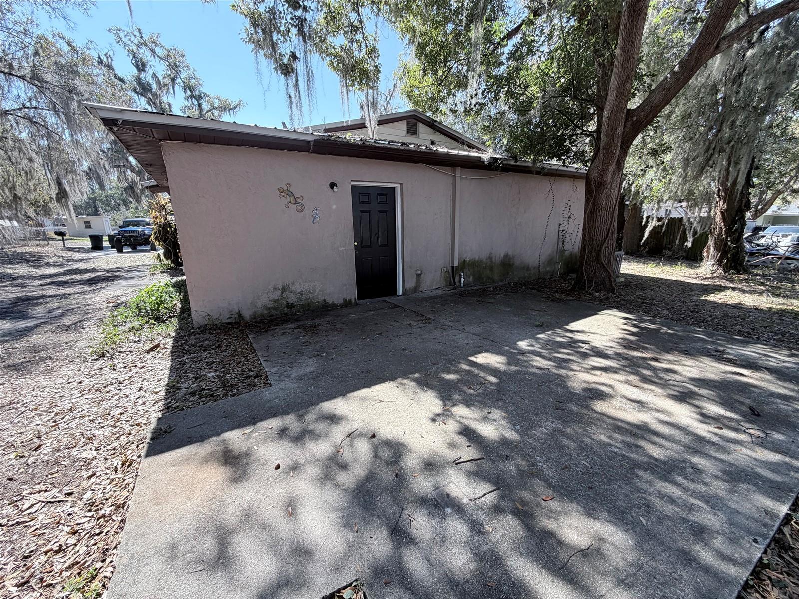 670 Garden St Property Photo 4