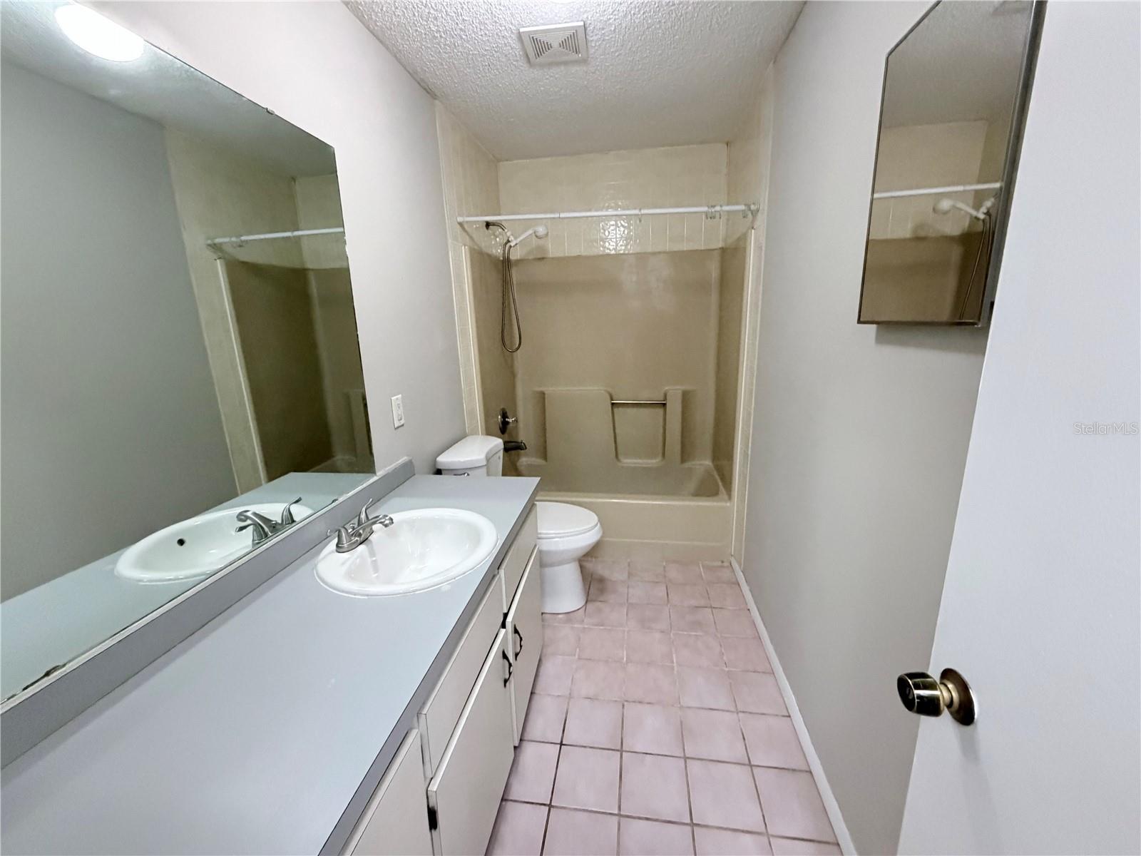 670 Garden St Property Photo 10