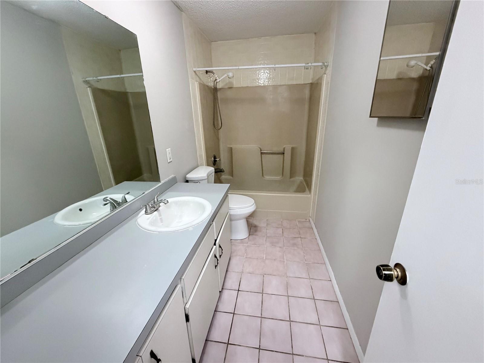 670 Garden St Property Photo 11