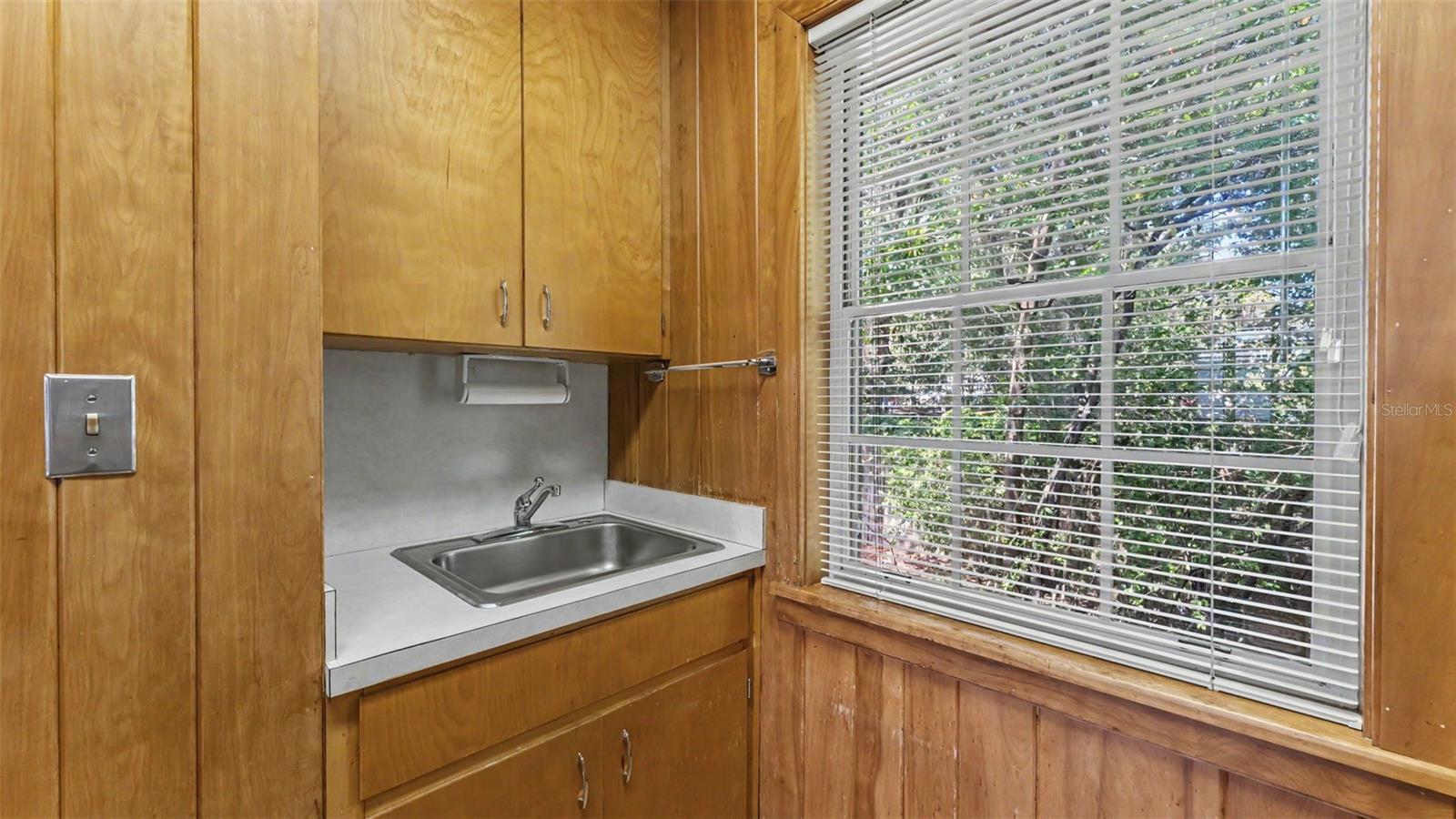 510 E Parker St Property Photo 8