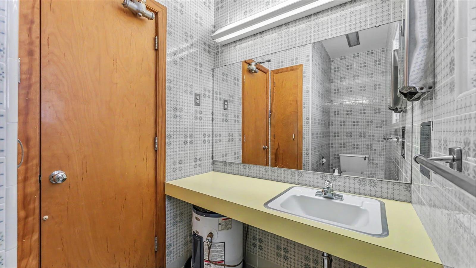 510 E Parker St Property Photo 10