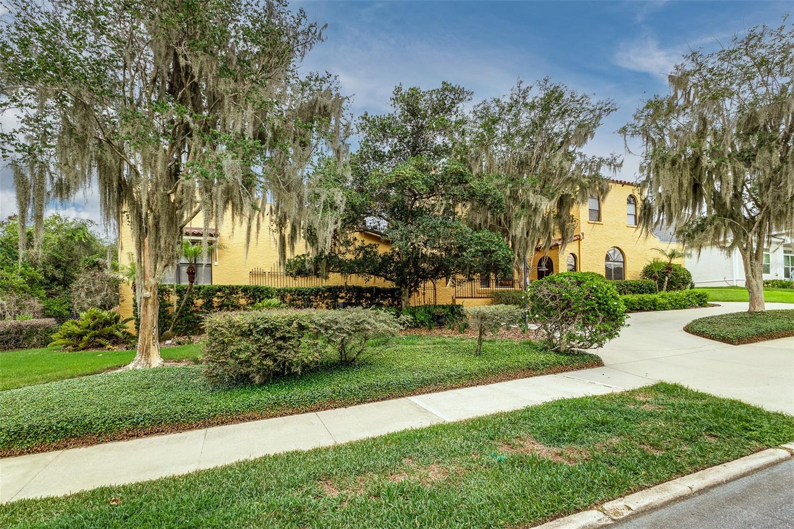 327 Miramar Rd Property Photo 3