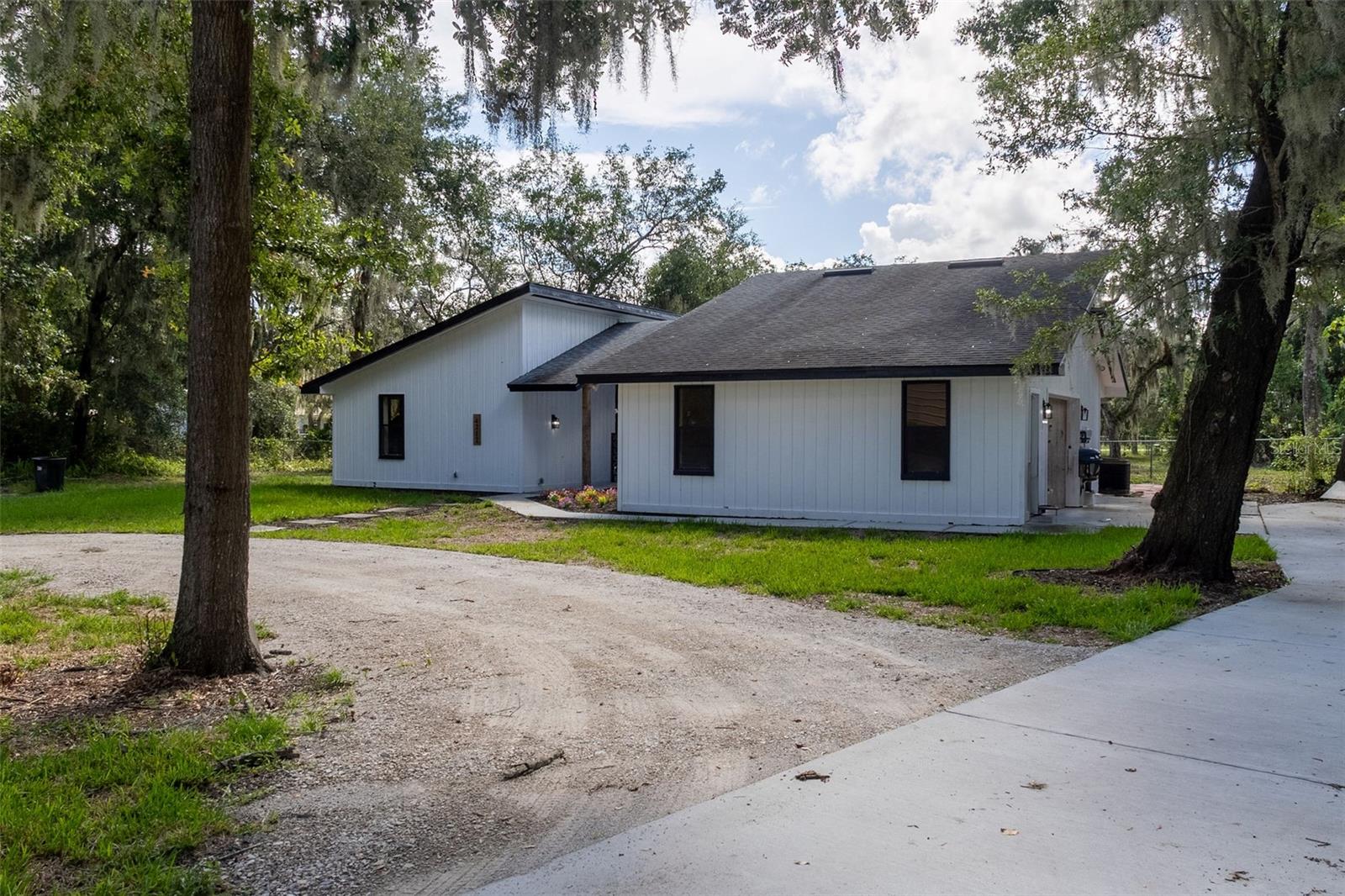 4212 Homewood Ln Property Photo 3