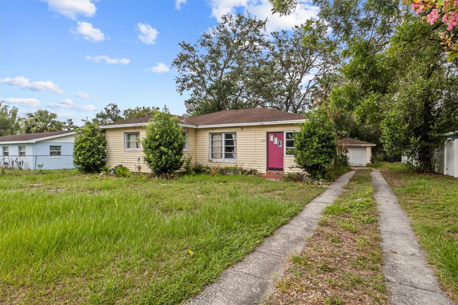 1022 W Marjorie St Property Photo 2