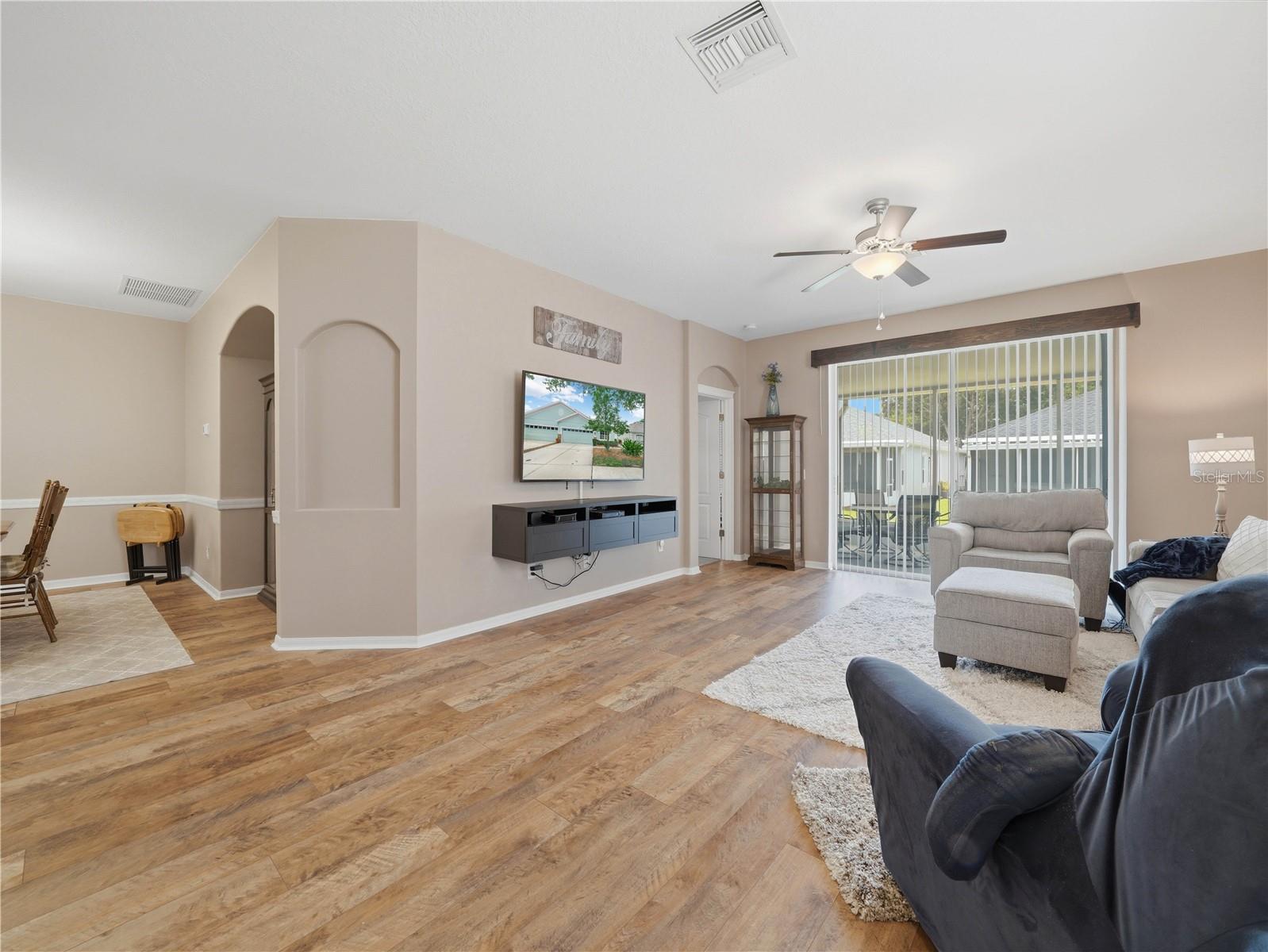 6936 Surrey Oak Dr Property Photo 2