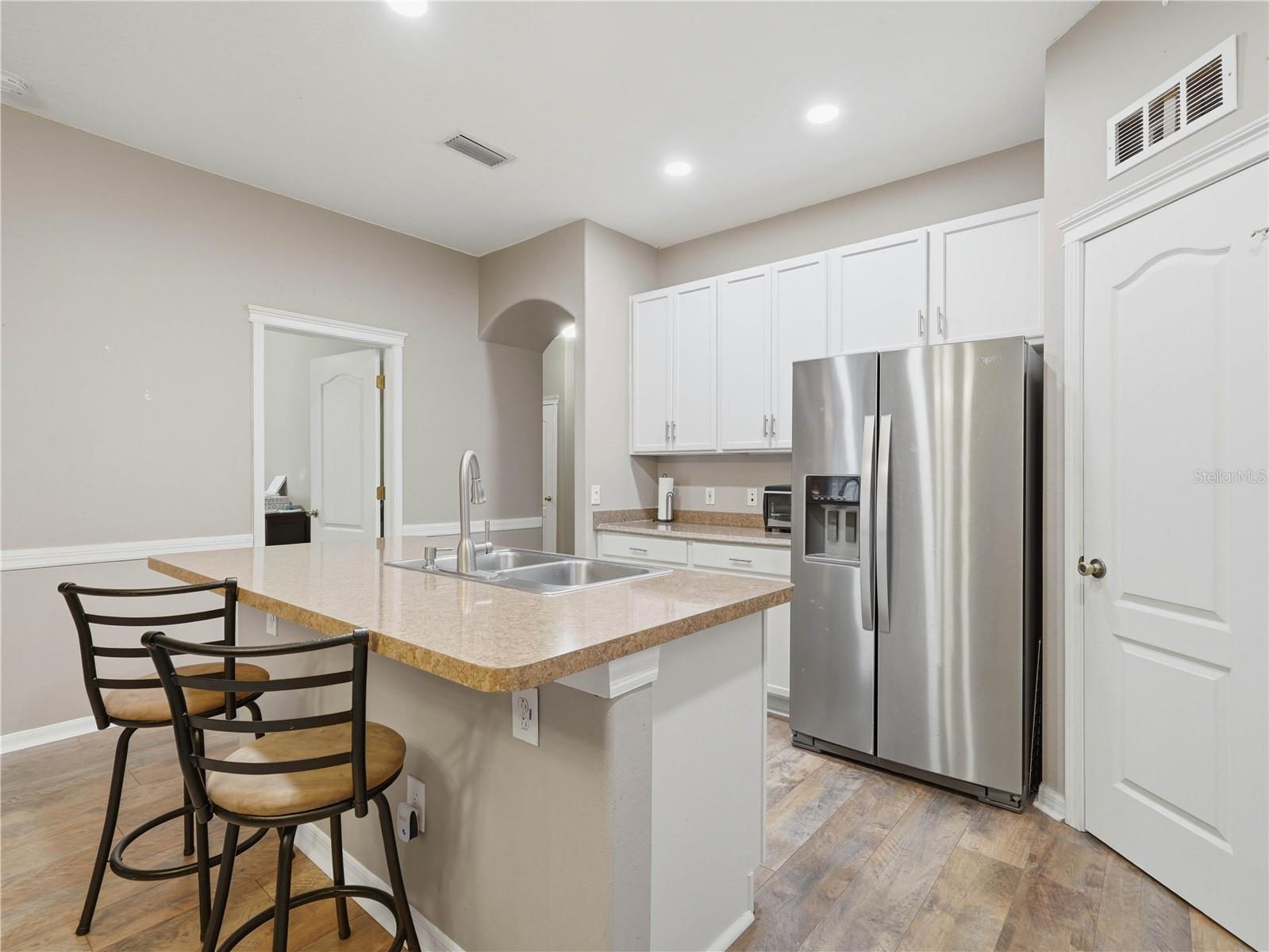 6936 Surrey Oak Dr Property Photo 7