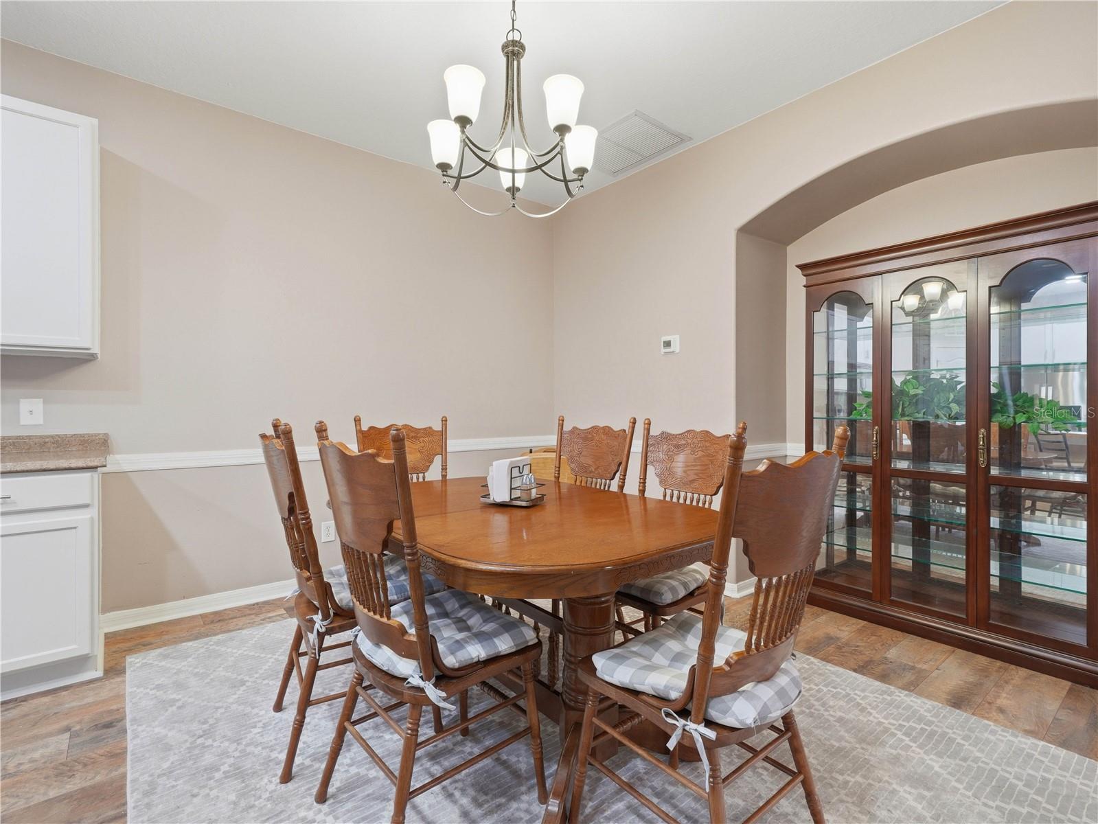 6936 Surrey Oak Dr Property Photo 10