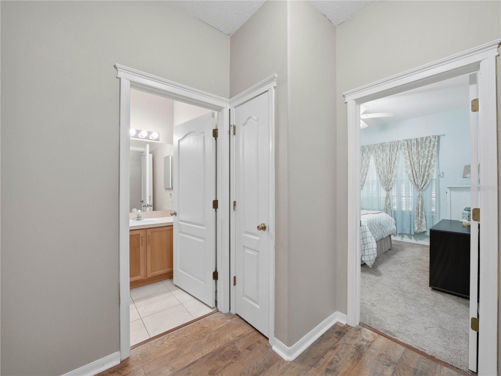 6936 Surrey Oak Dr Property Photo 18
