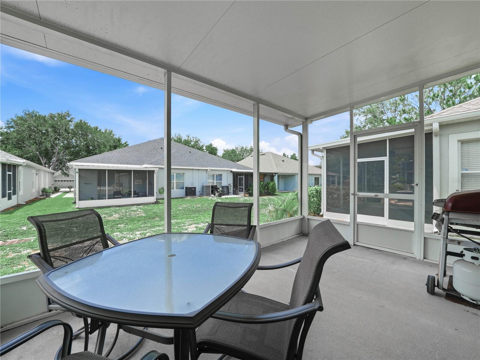 6936 Surrey Oak Dr Property Photo 20