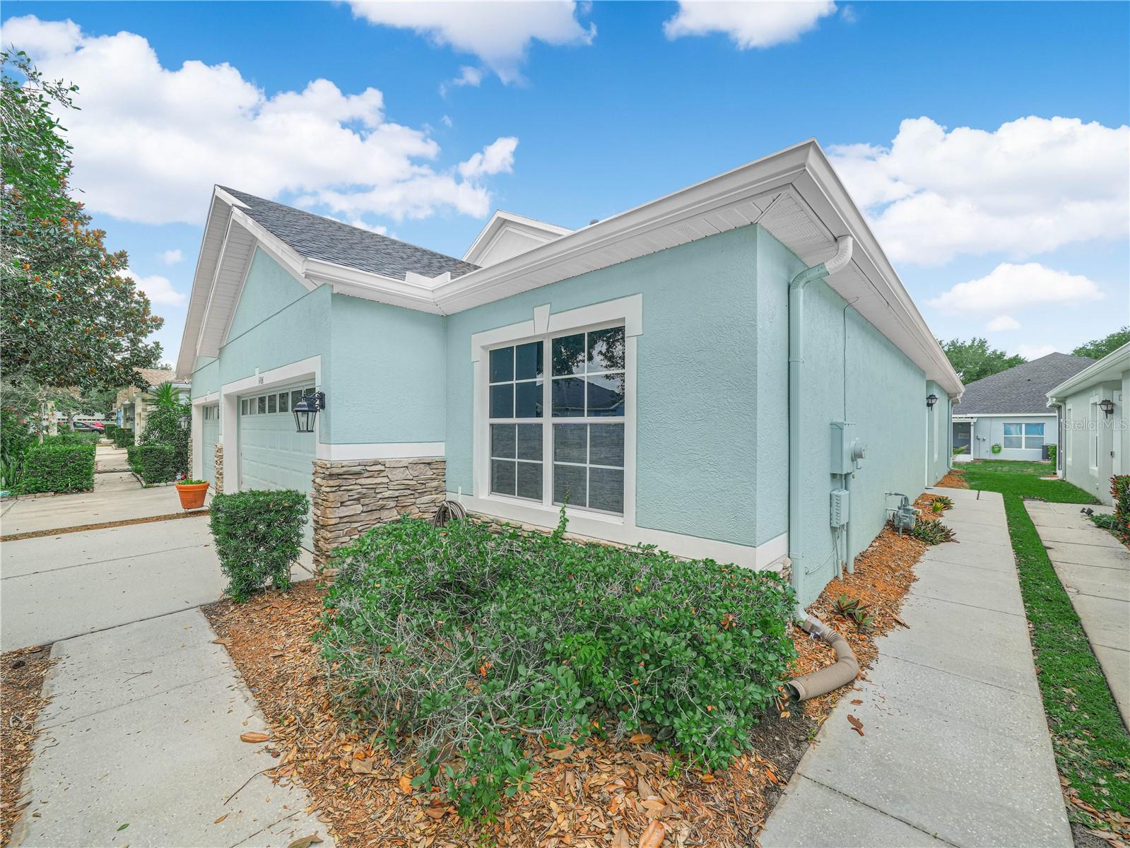 6936 Surrey Oak Dr Property Photo 23