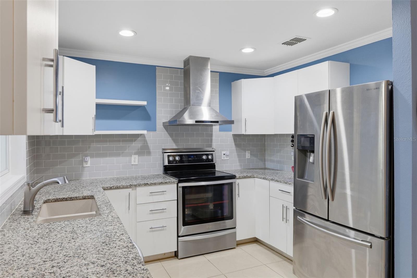 421 Waterview Dr Property Photo 8