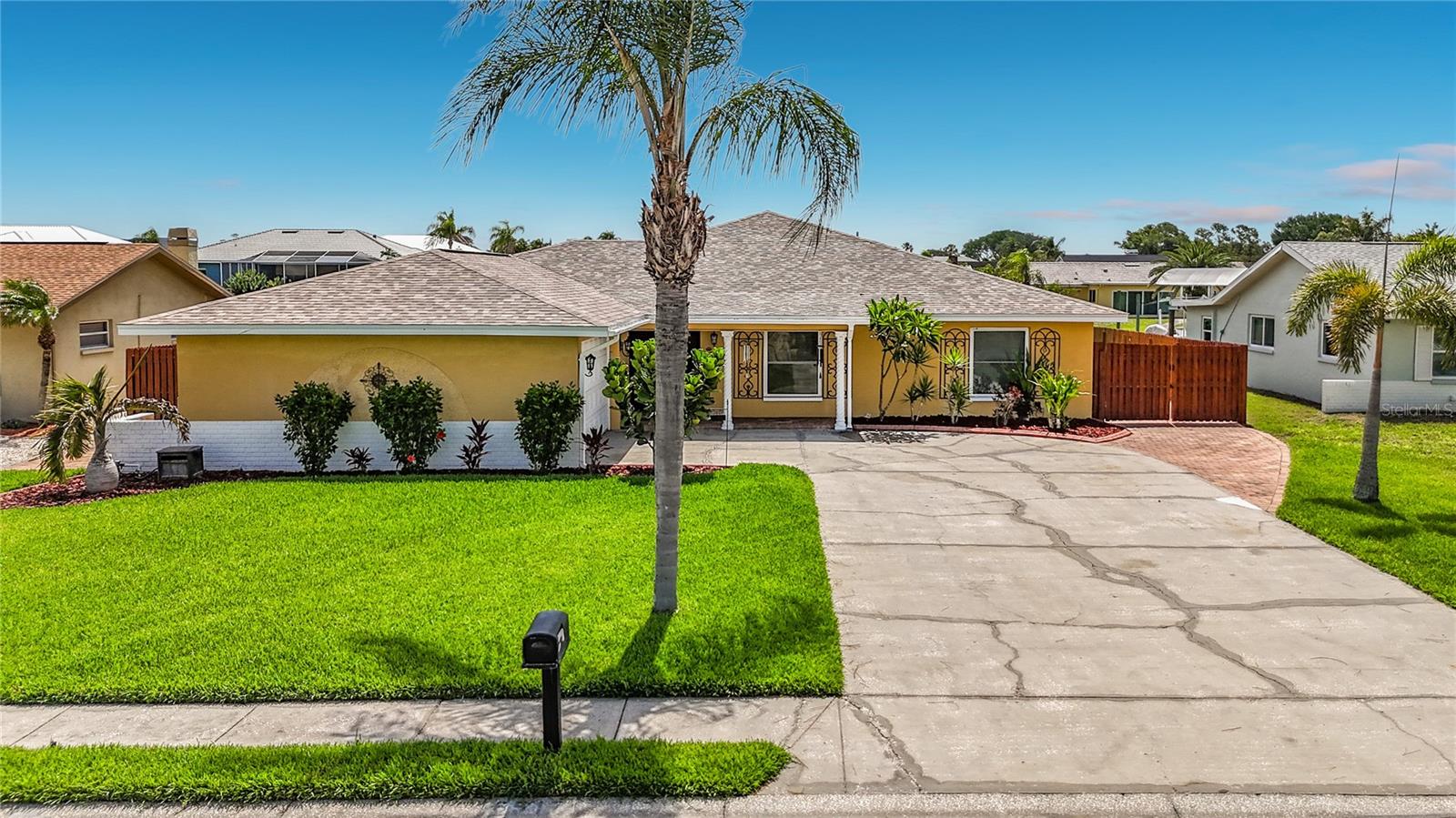 6517 Solitaire Palm Way Property Photo 4