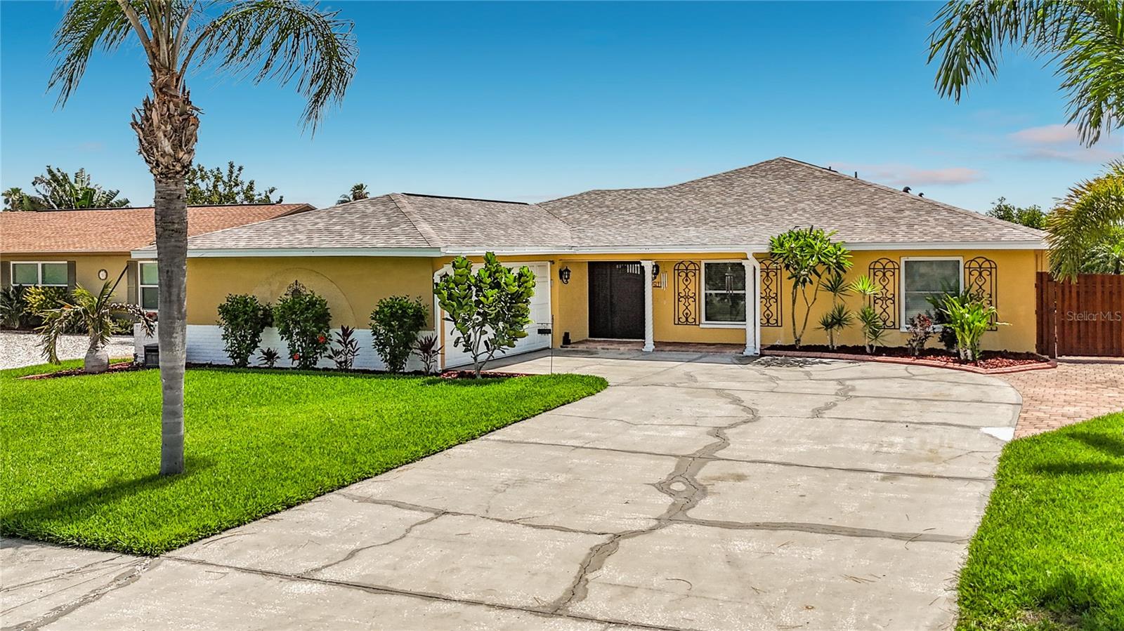 6517 Solitaire Palm Way Property Photo 5