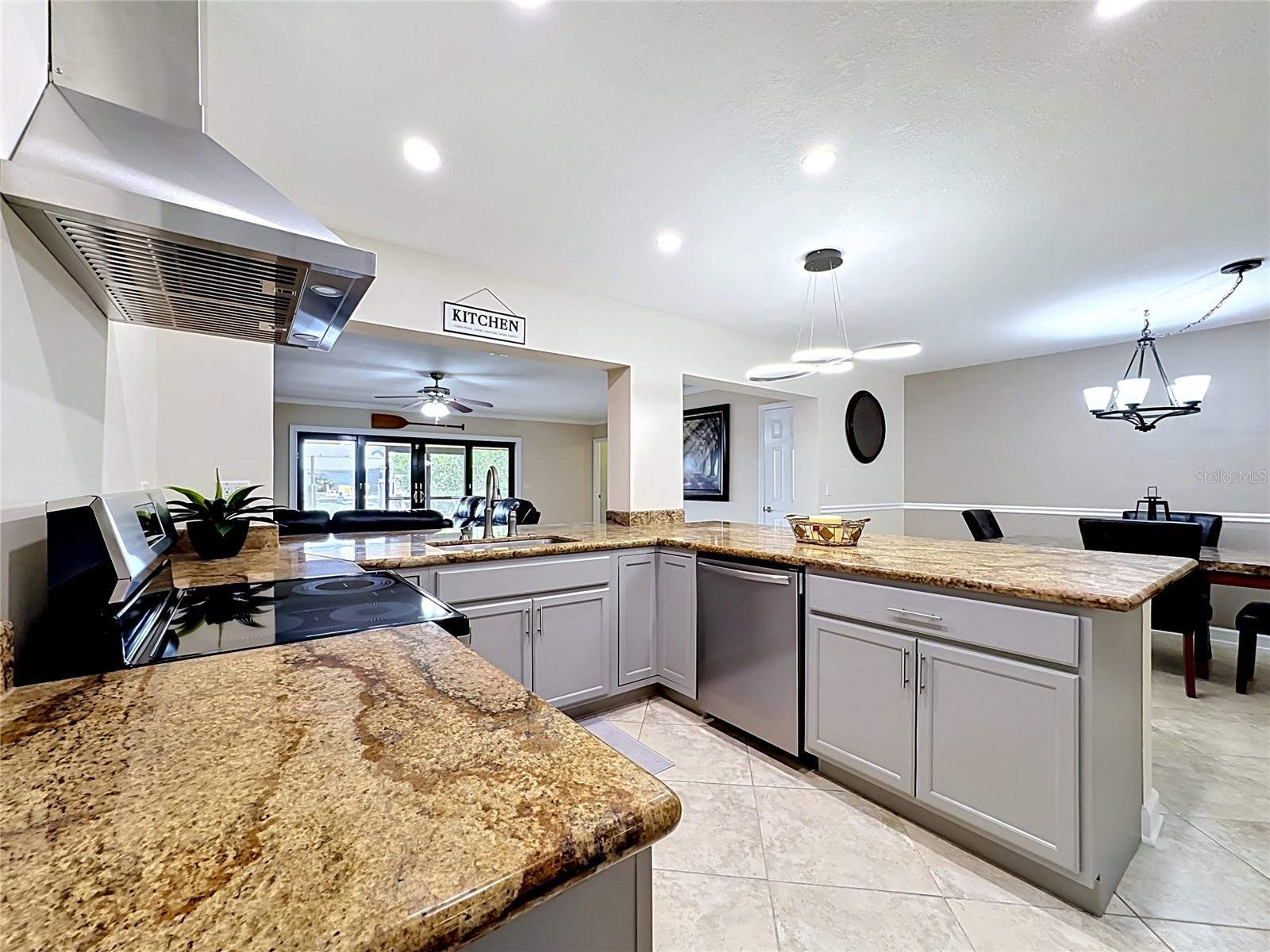 6517 Solitaire Palm Way Property Photo 18