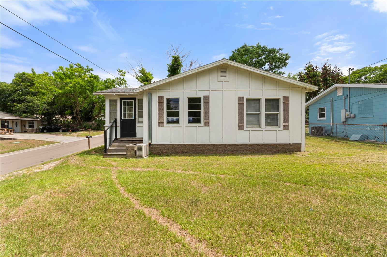301 WEAVER AVE Property Photo 1