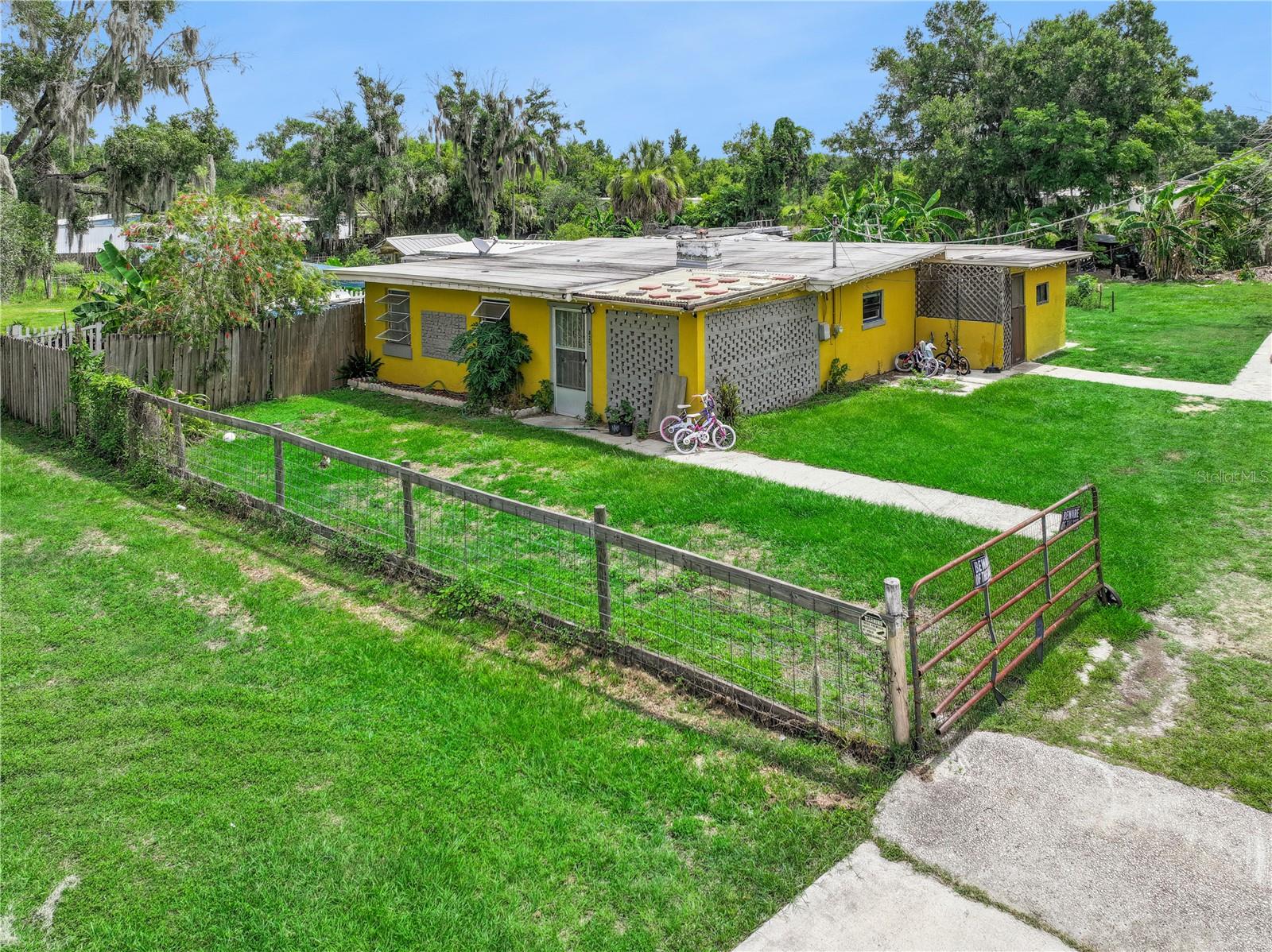 825 Cook Rd Property Photo 1
