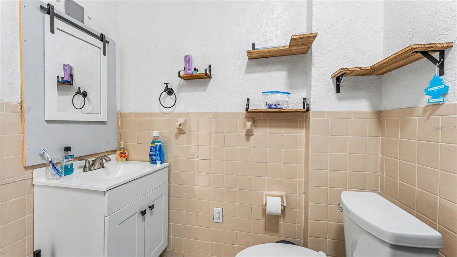 630 E Stanford St Property Photo 29