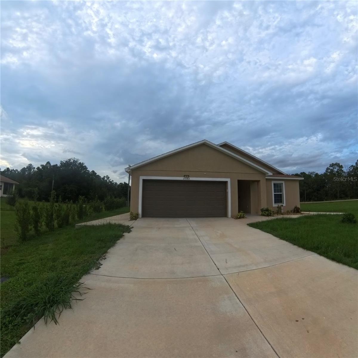 25283 CANTERBURY DR Property Photo 1
