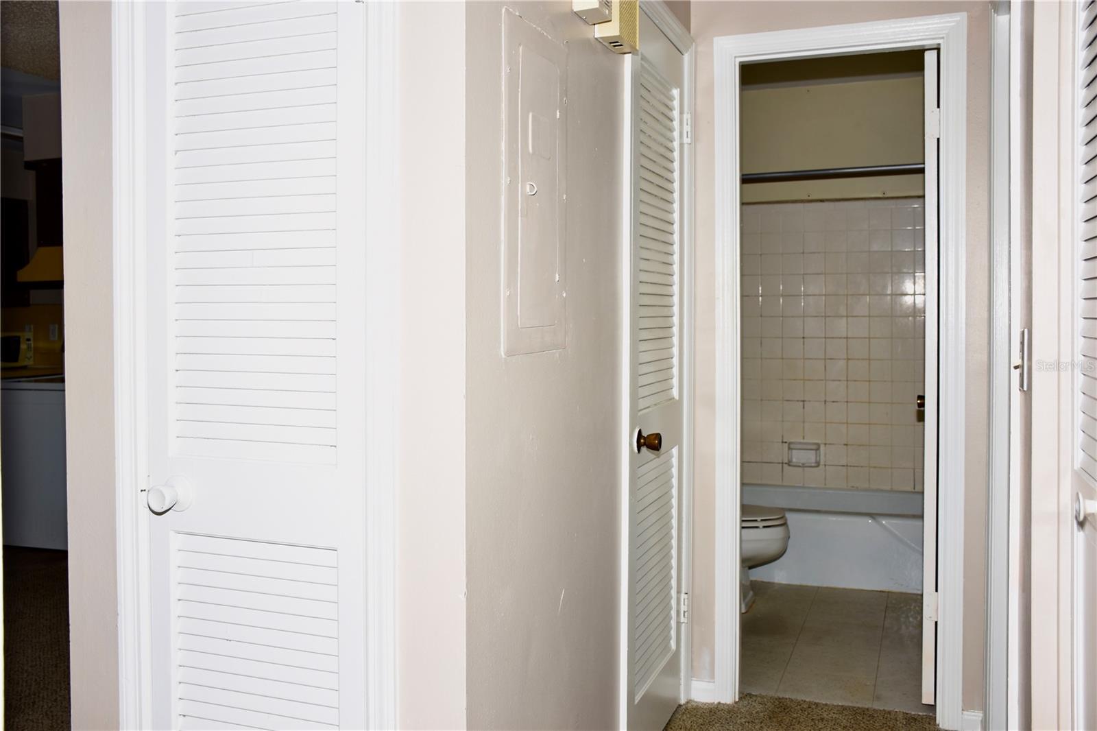1920 E Edgewood Dr #a8 Property Photo 17