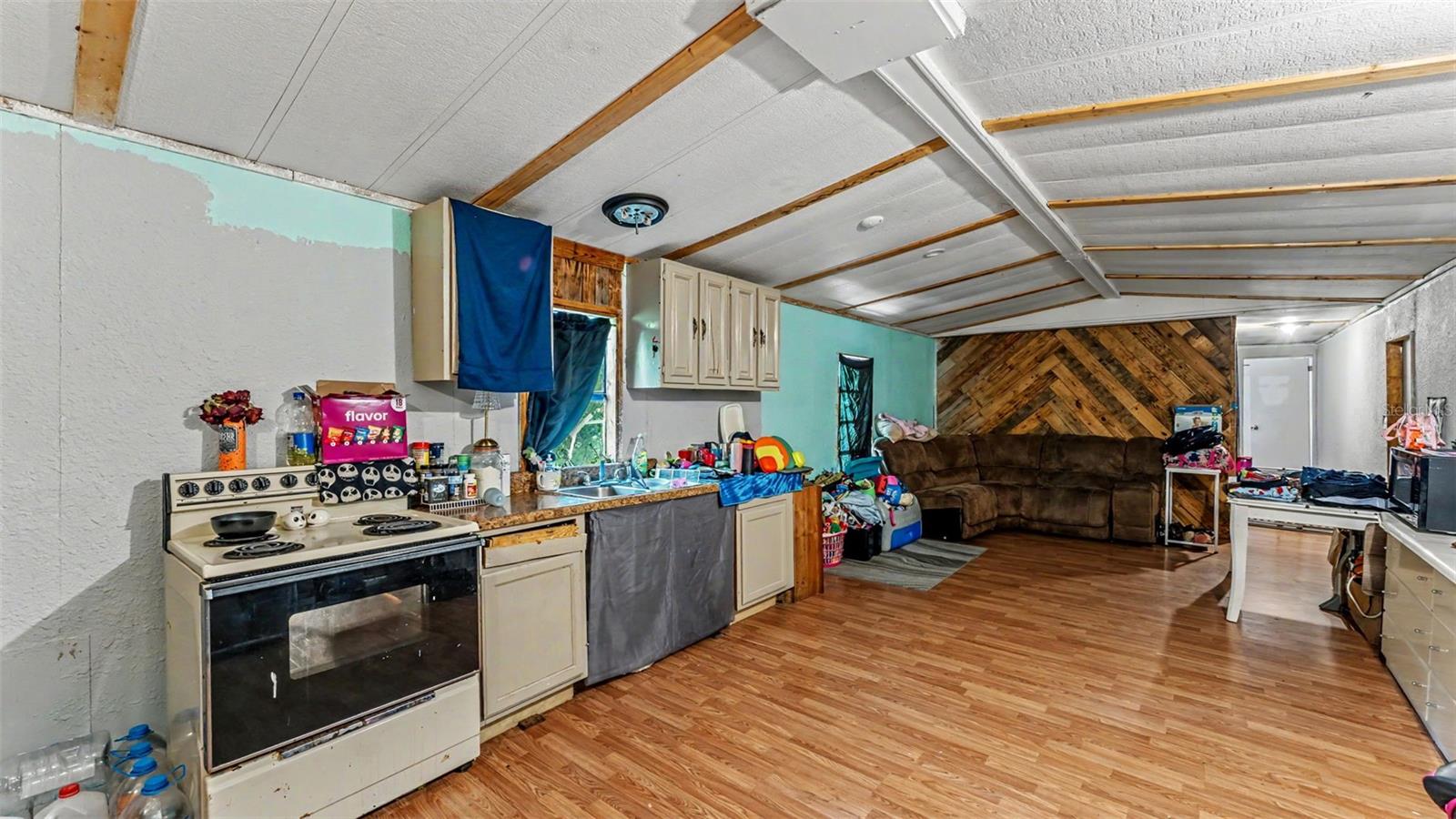 2220 Ellie Rd #b Property Photo 6
