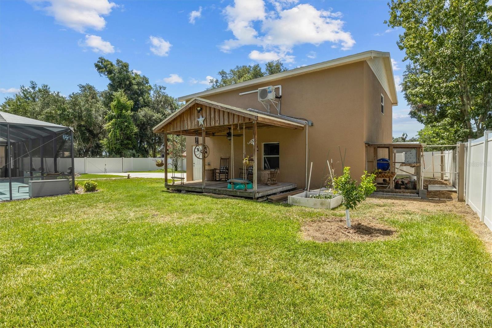 615 N Oak Ave Property Photo 55