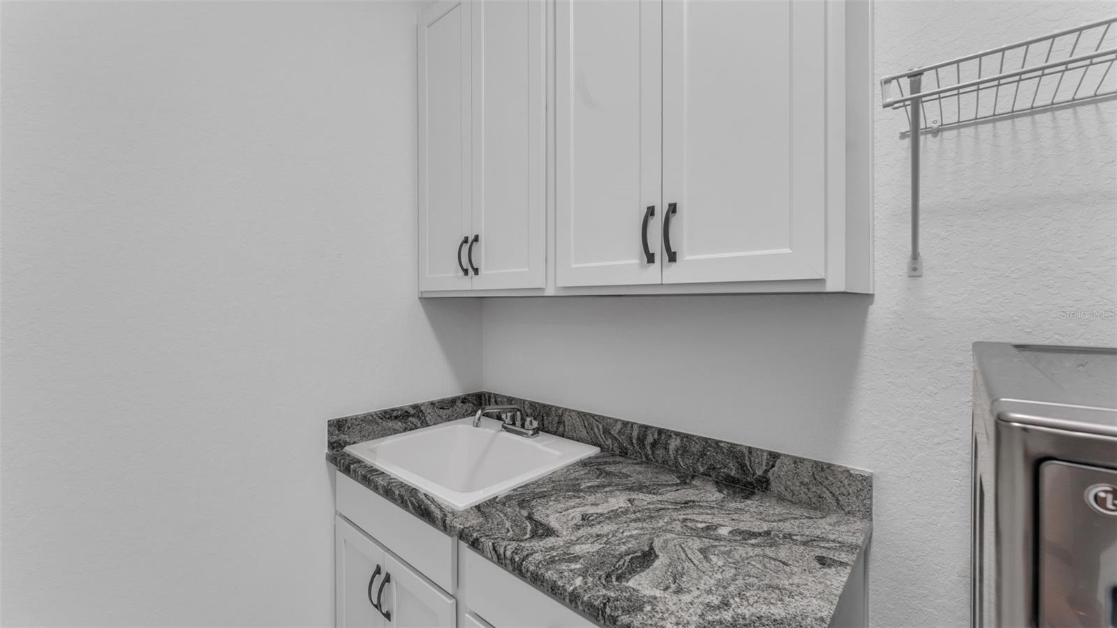 1029 Bergamot Dr Property Photo 29
