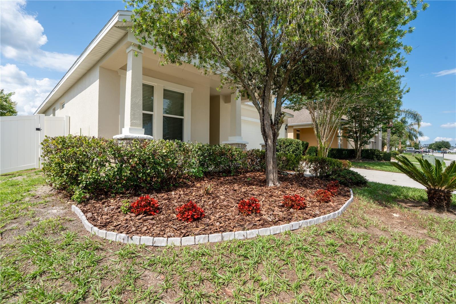 1860 Skyview Dr Property Photo 2
