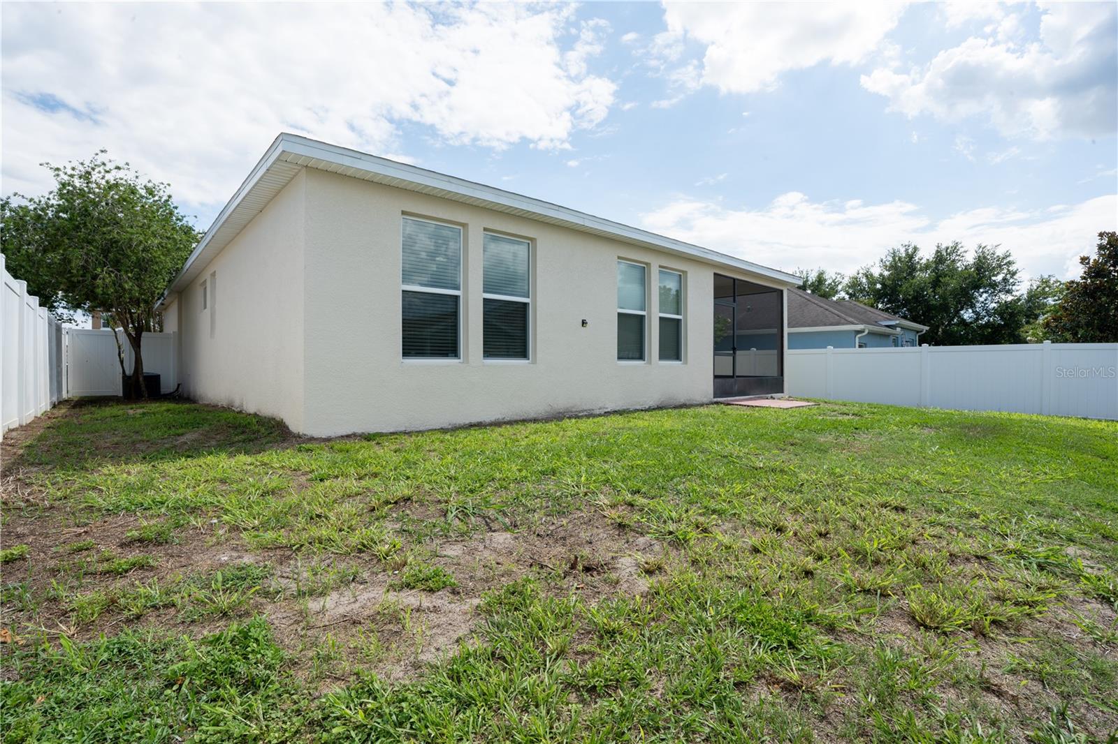 1860 Skyview Dr Property Photo 7