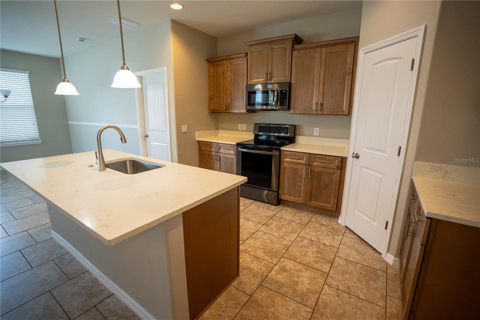 1860 Skyview Dr Property Photo 24