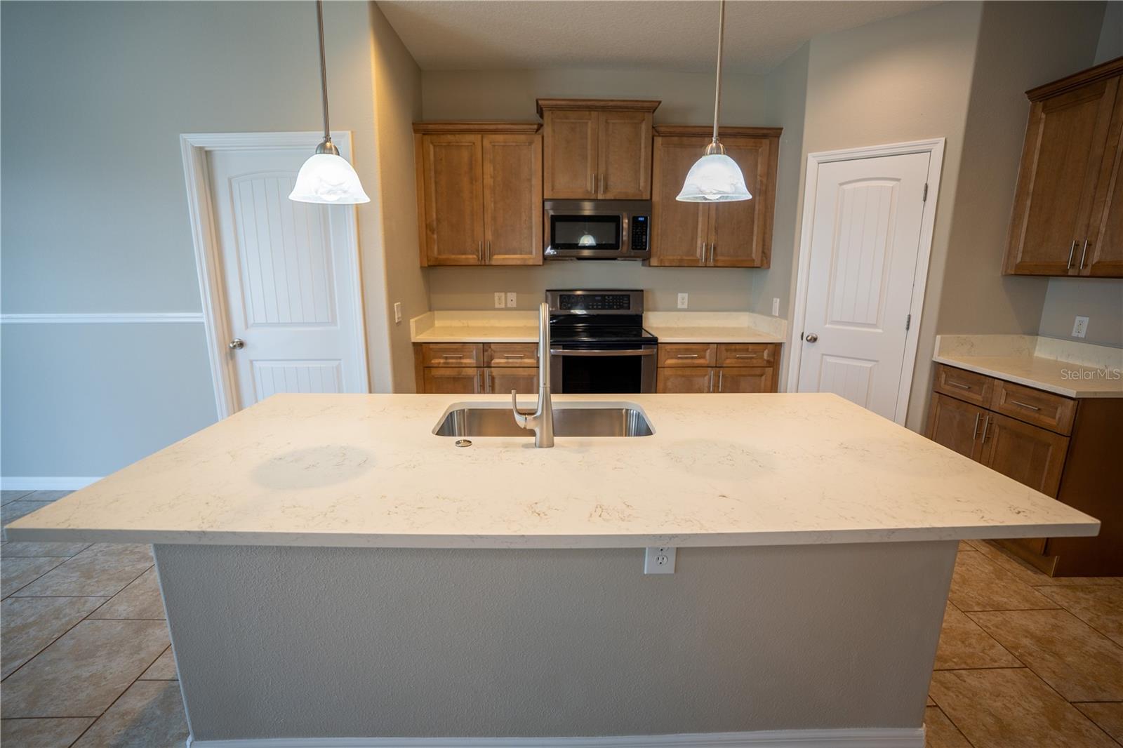 1860 Skyview Dr Property Photo 25