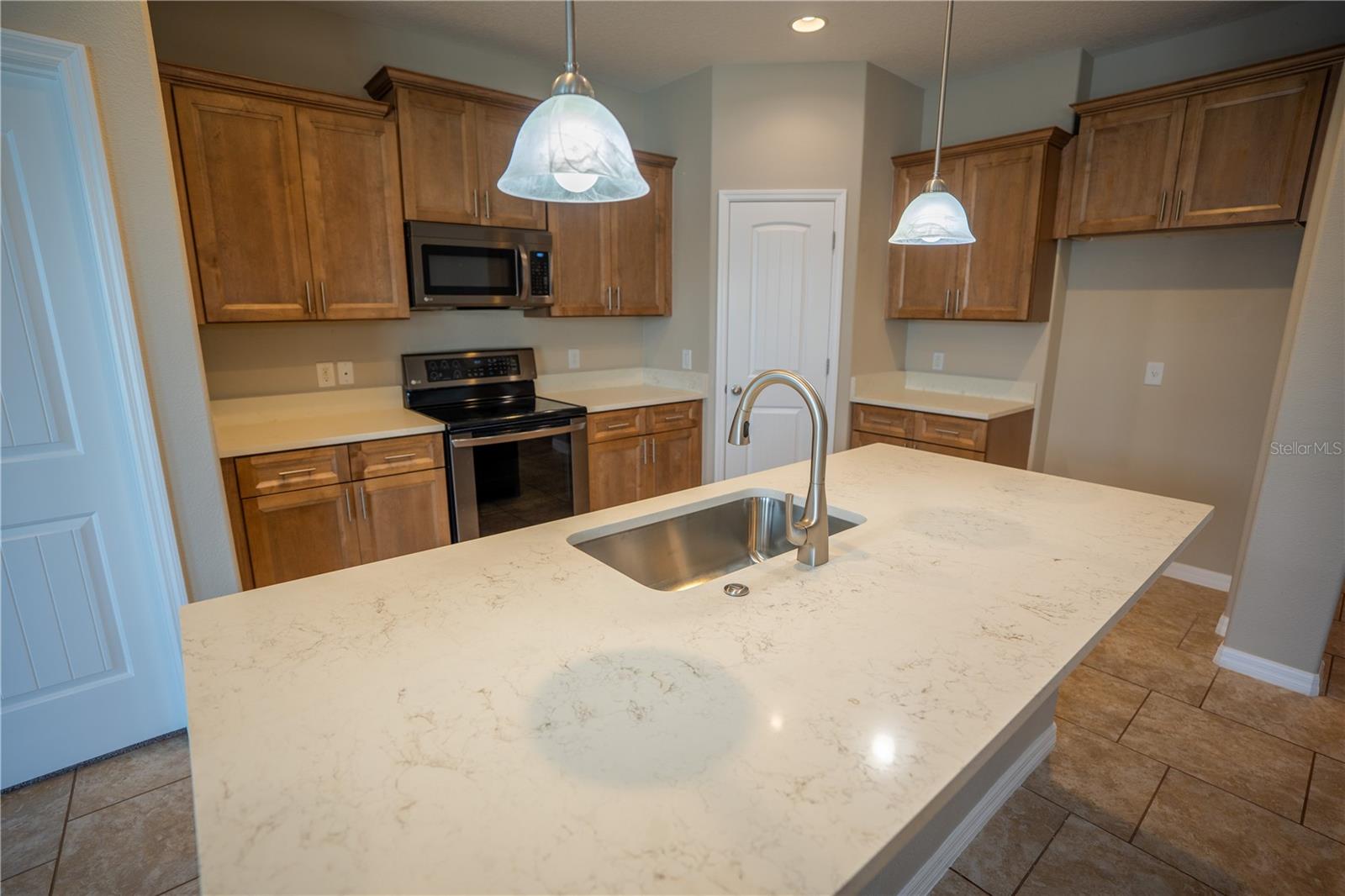 1860 Skyview Dr Property Photo 26