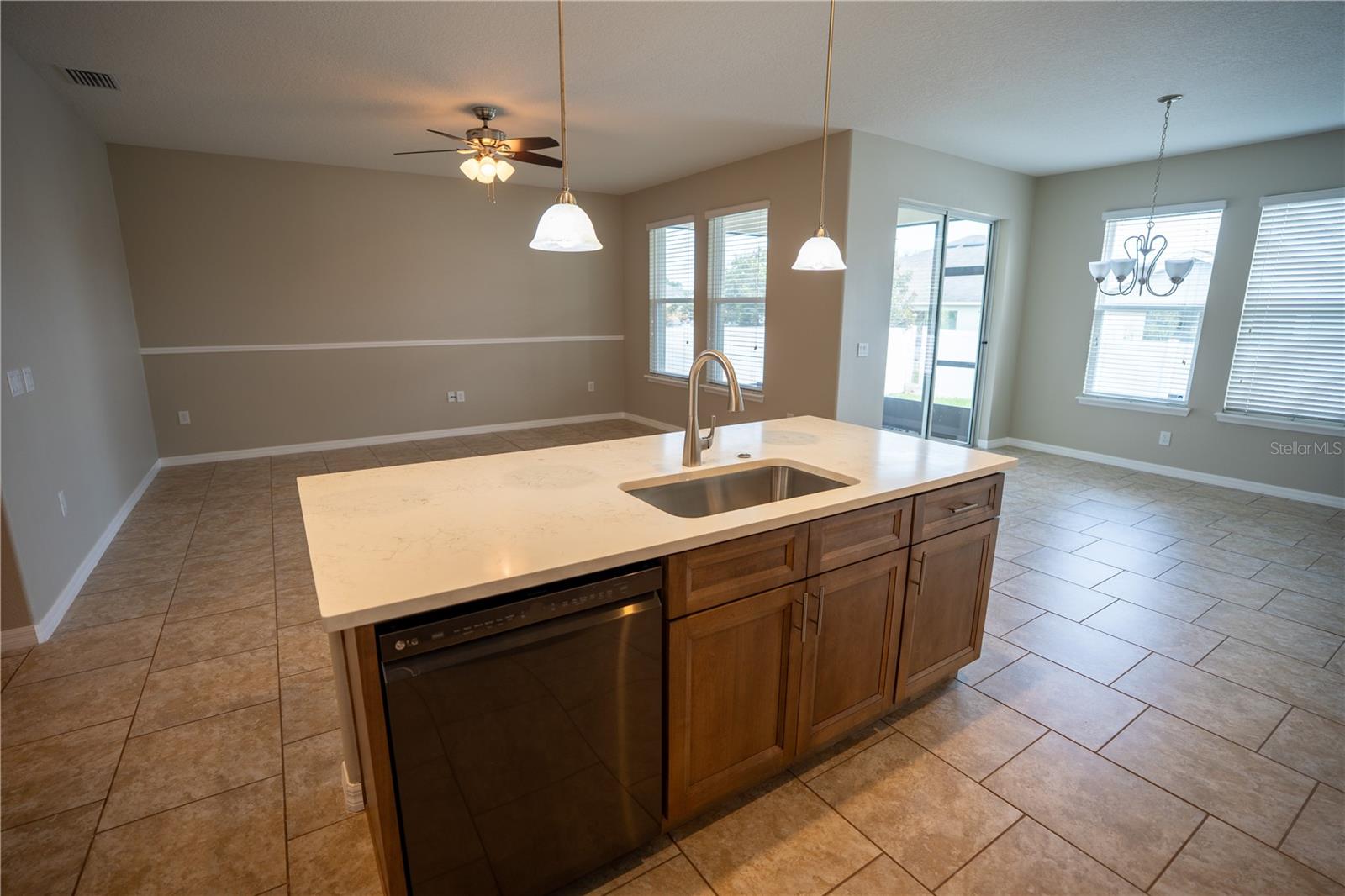 1860 Skyview Dr Property Photo 27