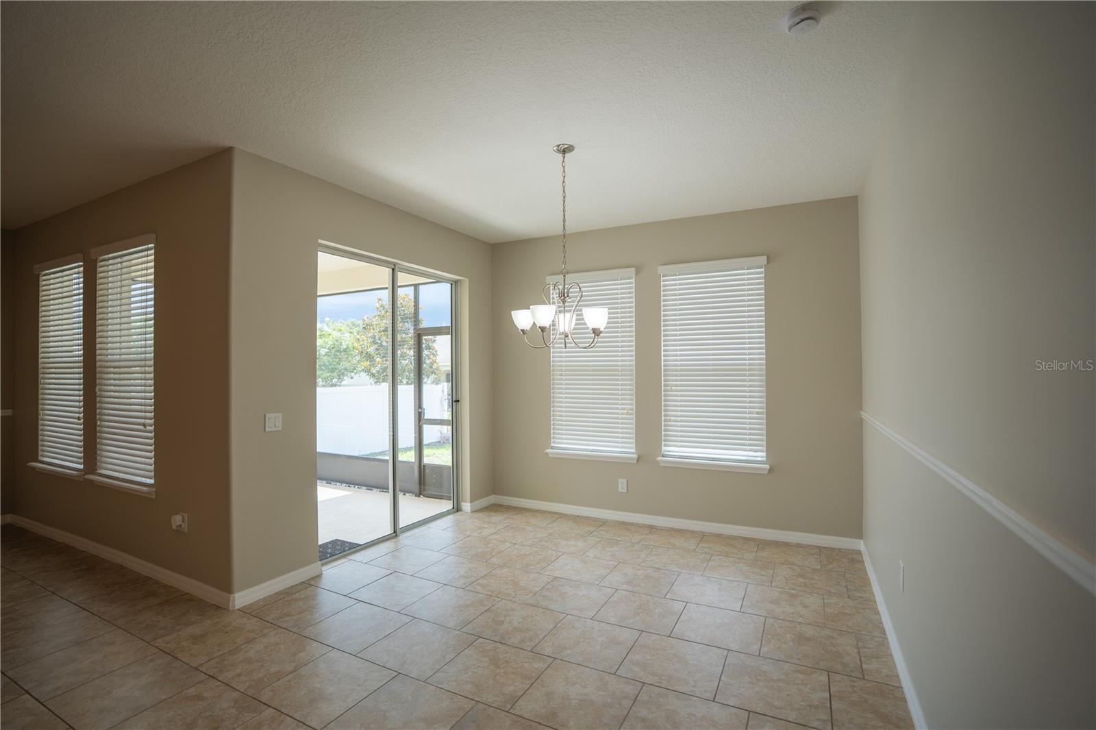 1860 Skyview Dr Property Photo 30