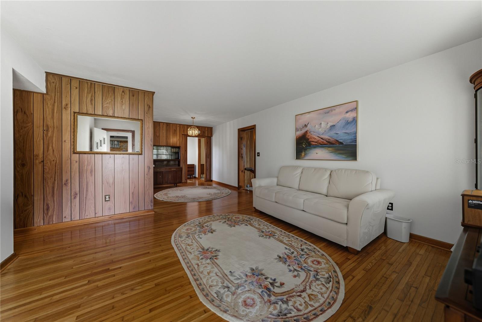 307 Glendale St Property Photo 6