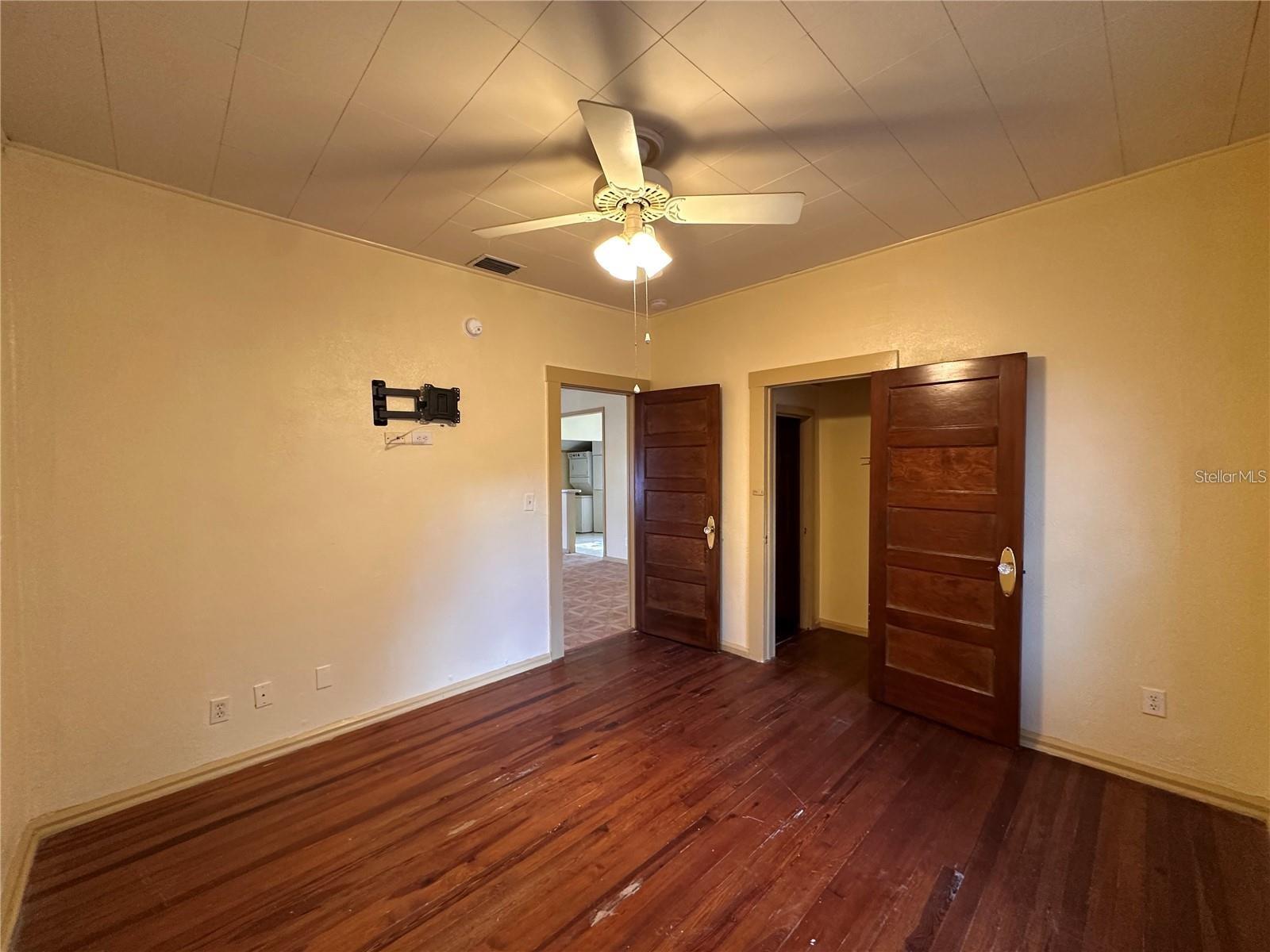 1025 E Main St Property Photo 20