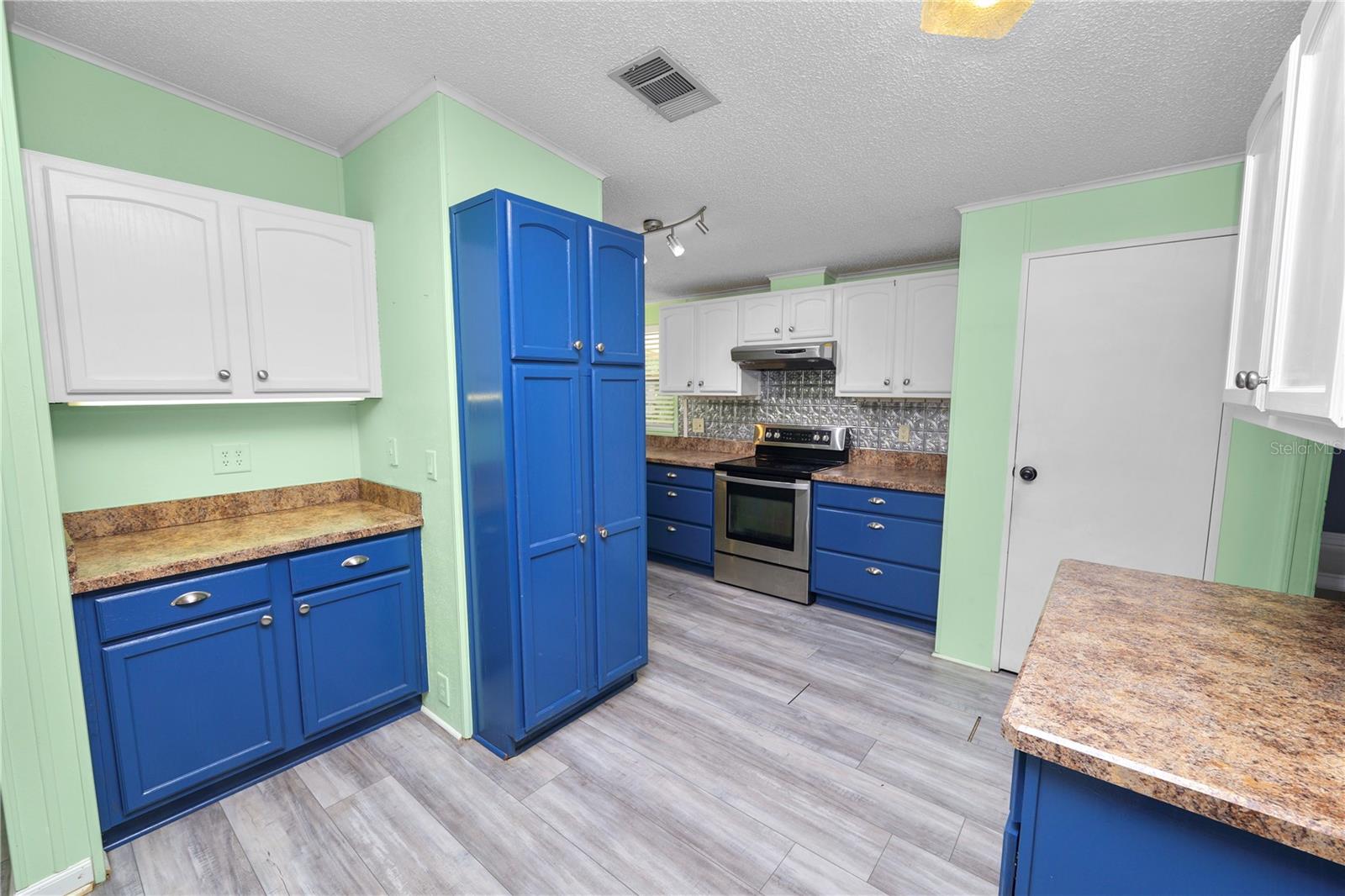 L4962730 Property Photo 26