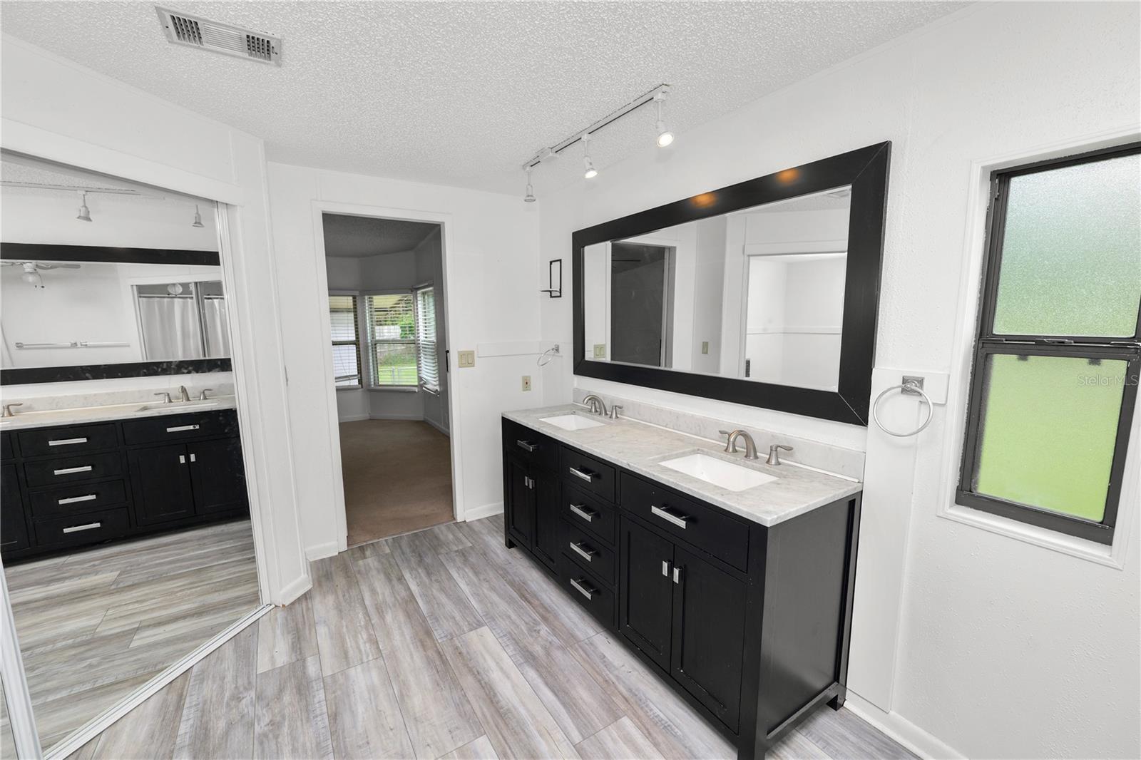 L4962730 Property Photo 40