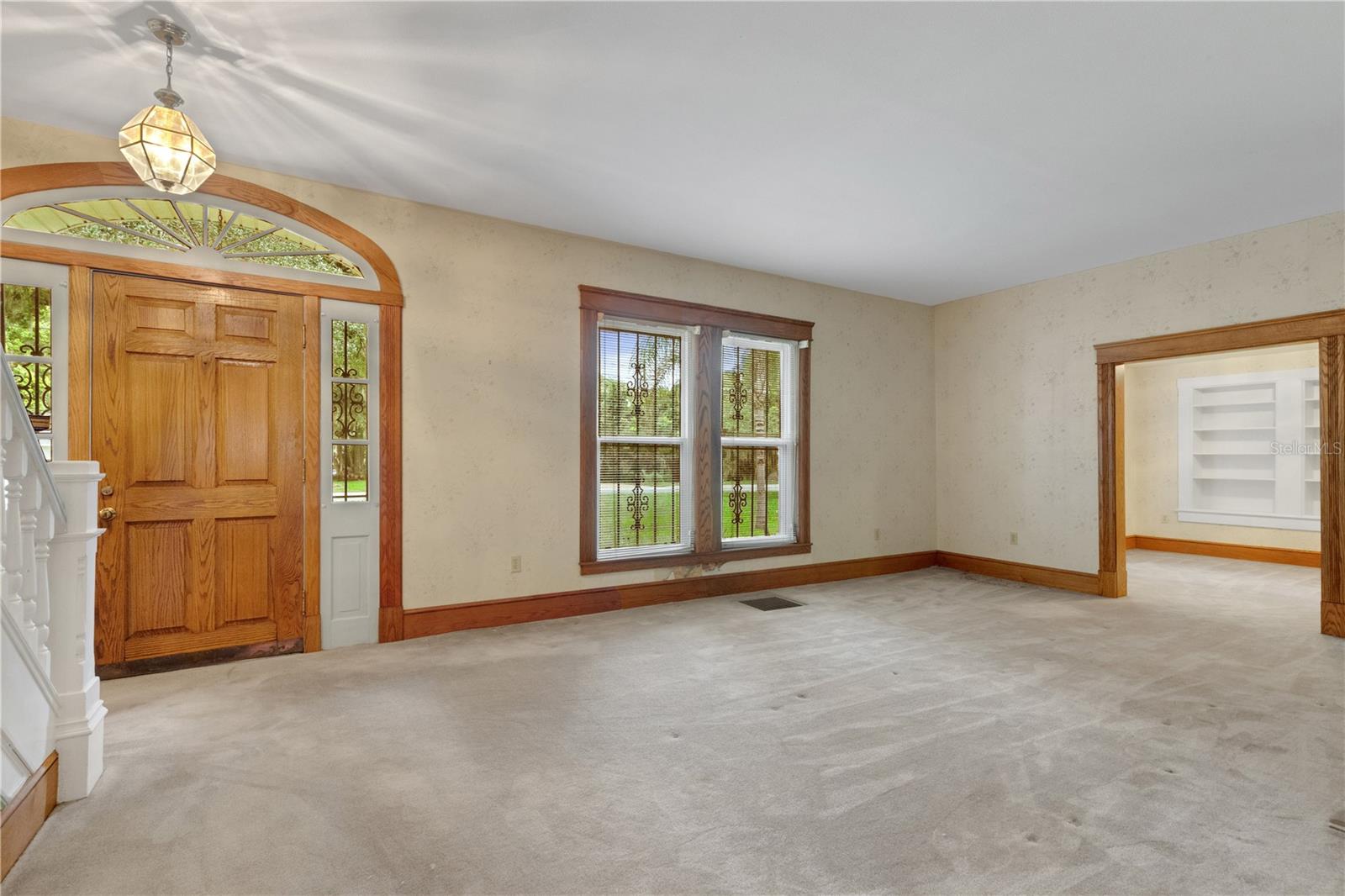 820 S Oak Ave Property Photo 4