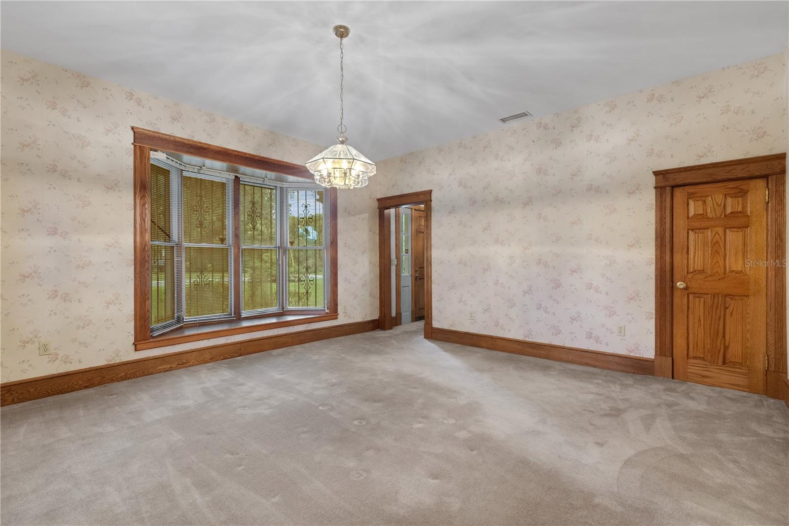 820 S Oak Ave Property Photo 9