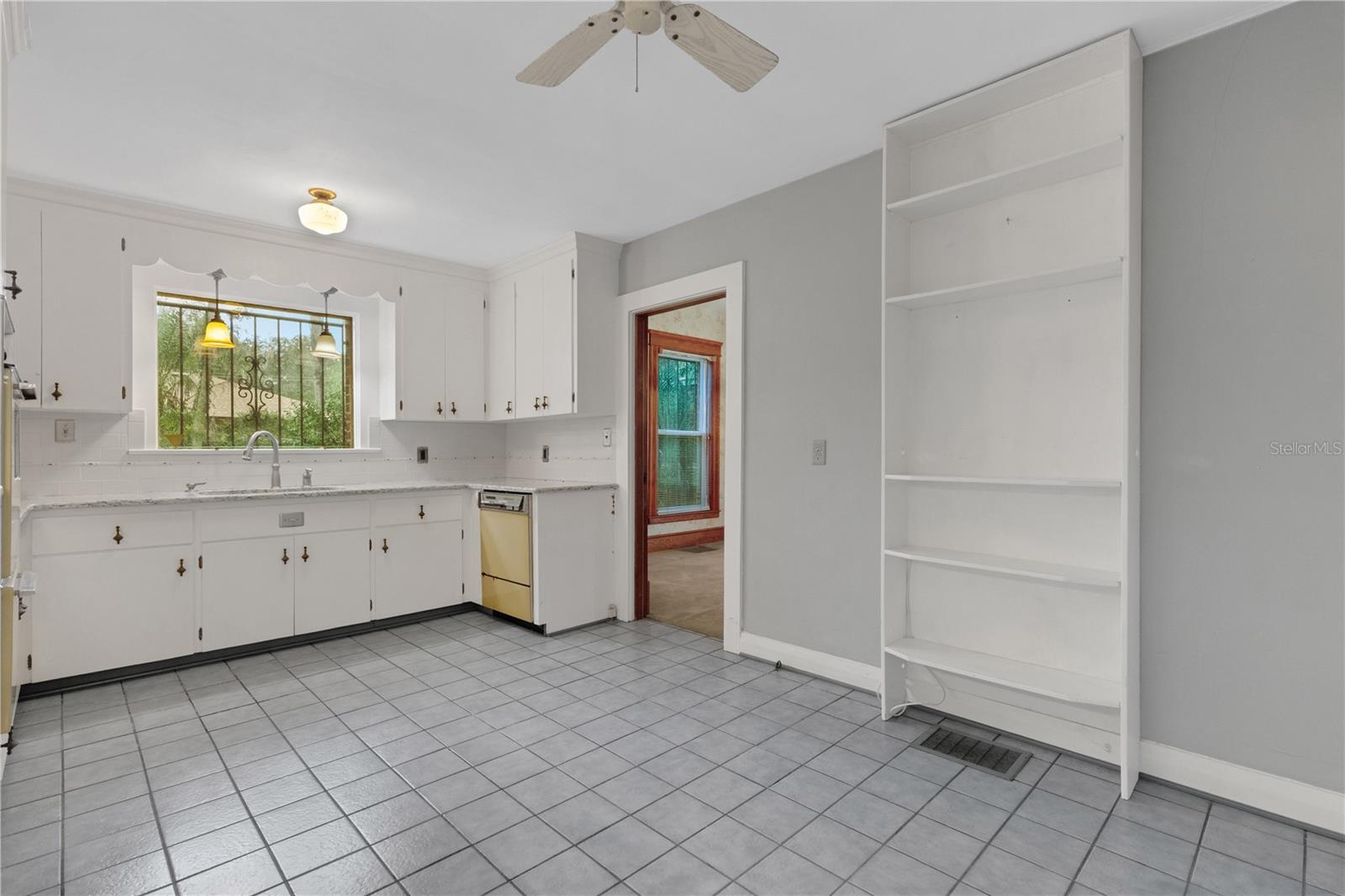 820 S Oak Ave Property Photo 11