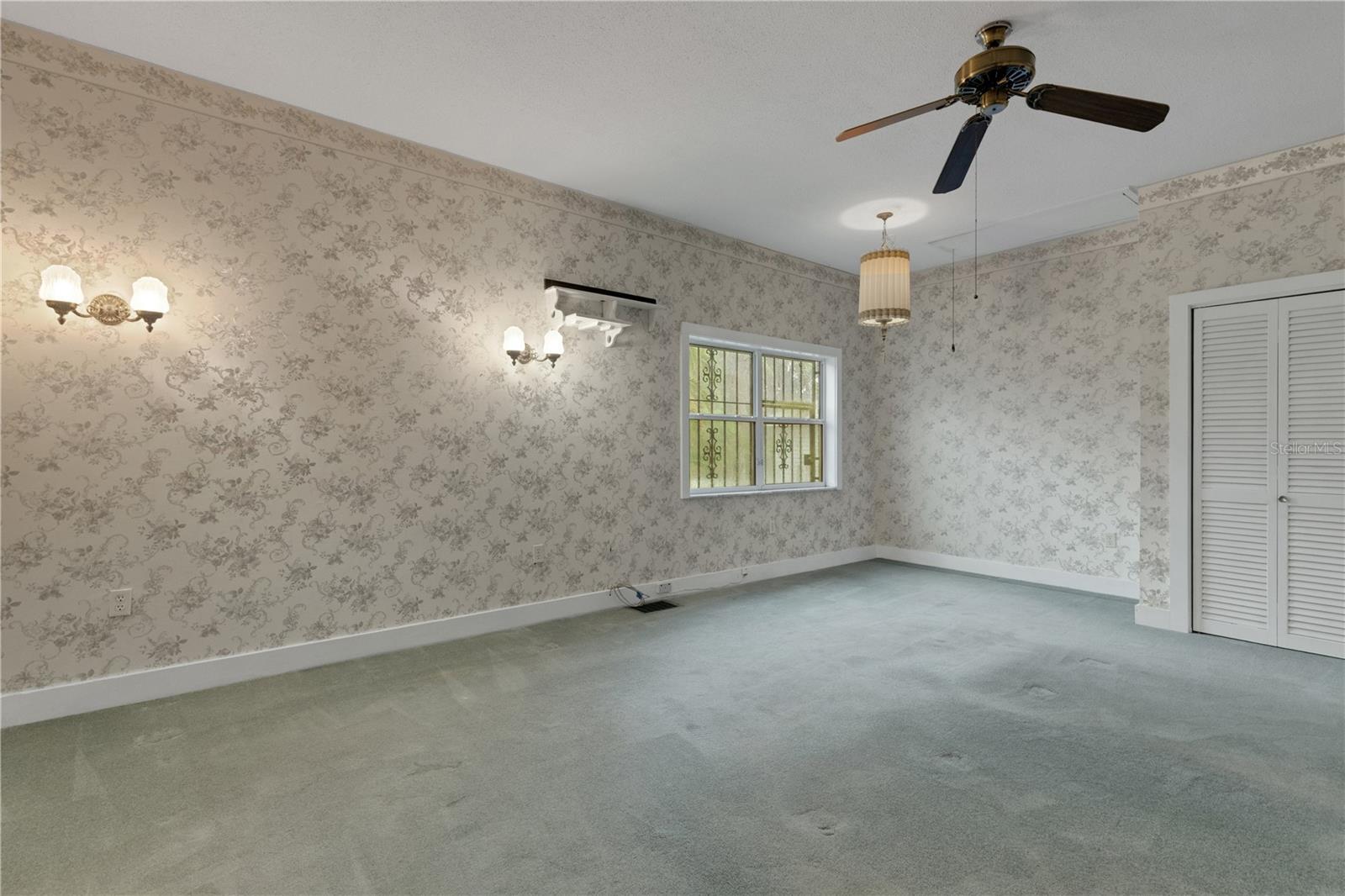 820 S Oak Ave Property Photo 17