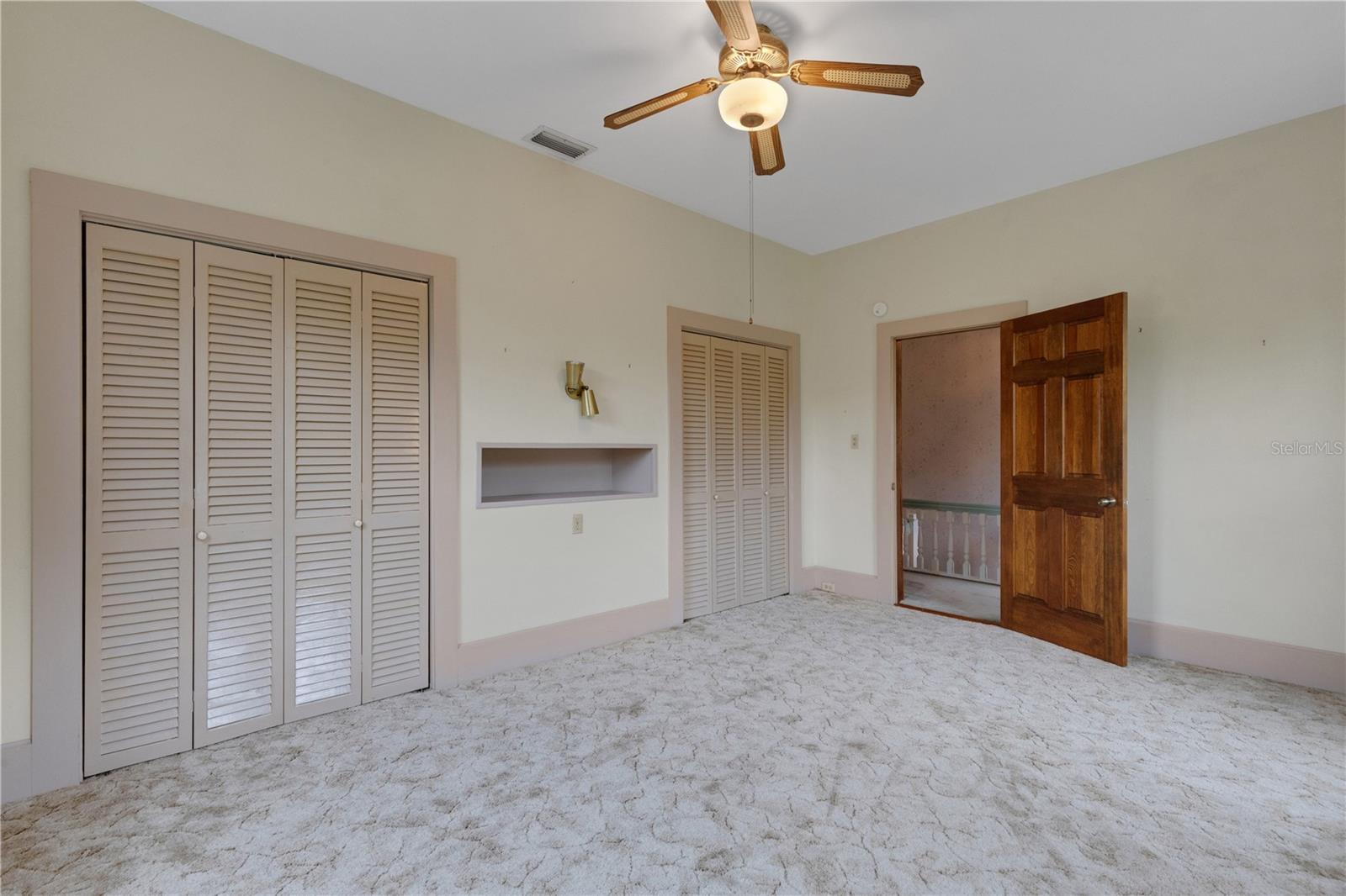 820 S Oak Ave Property Photo 30