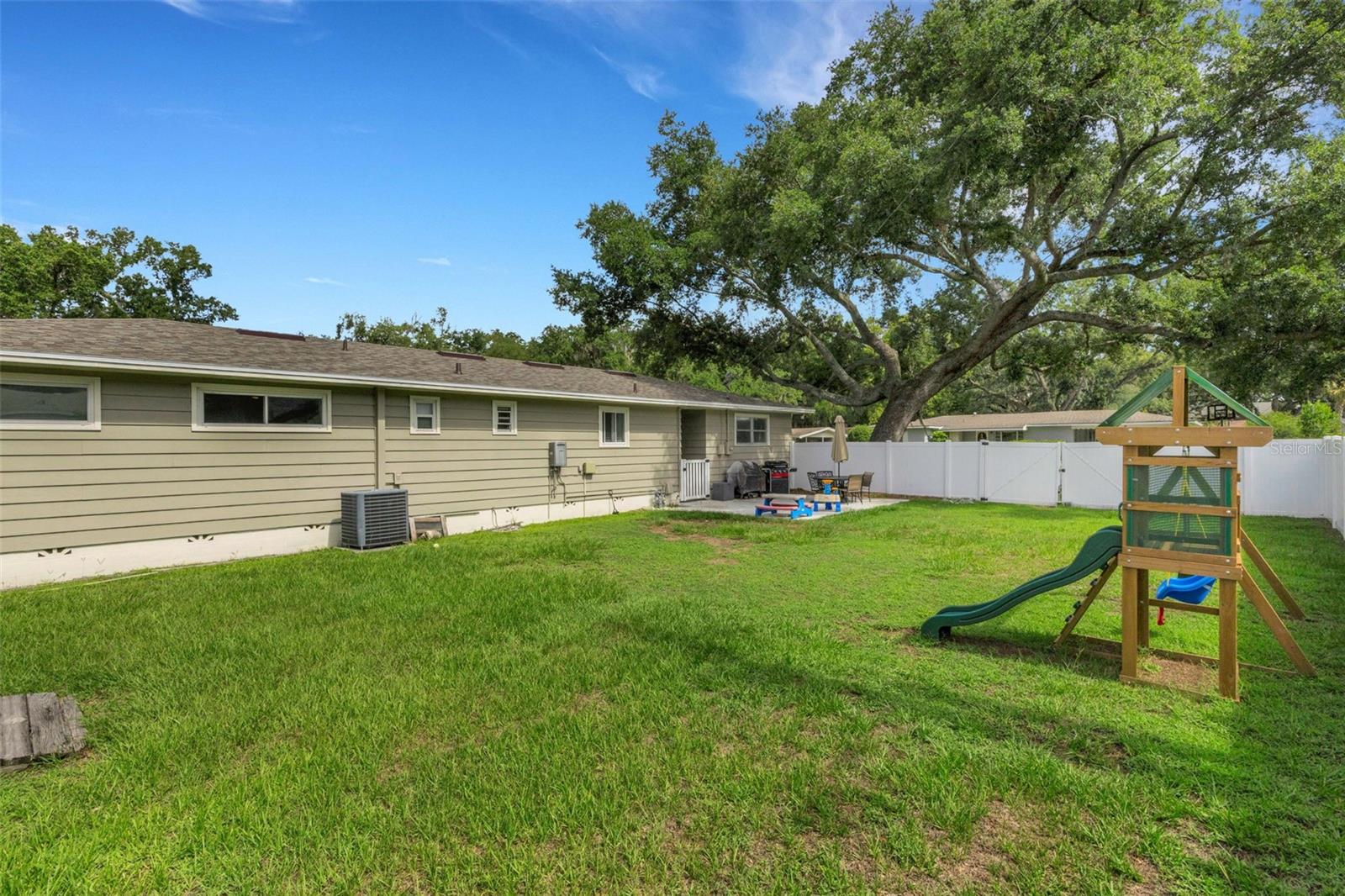 2620 Martin Ave Property Photo 40