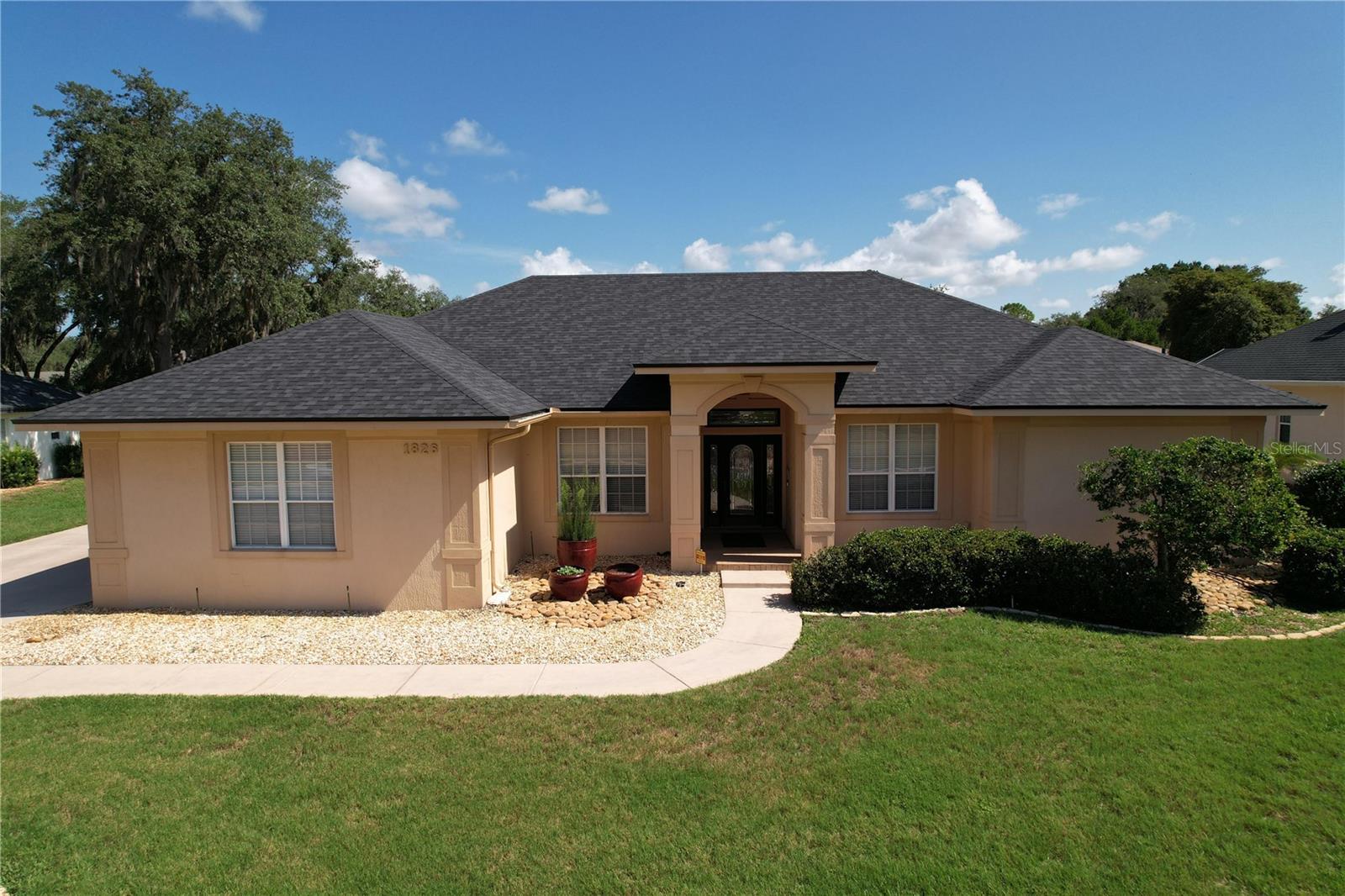 1826 Westminster Ct Property Photo 1