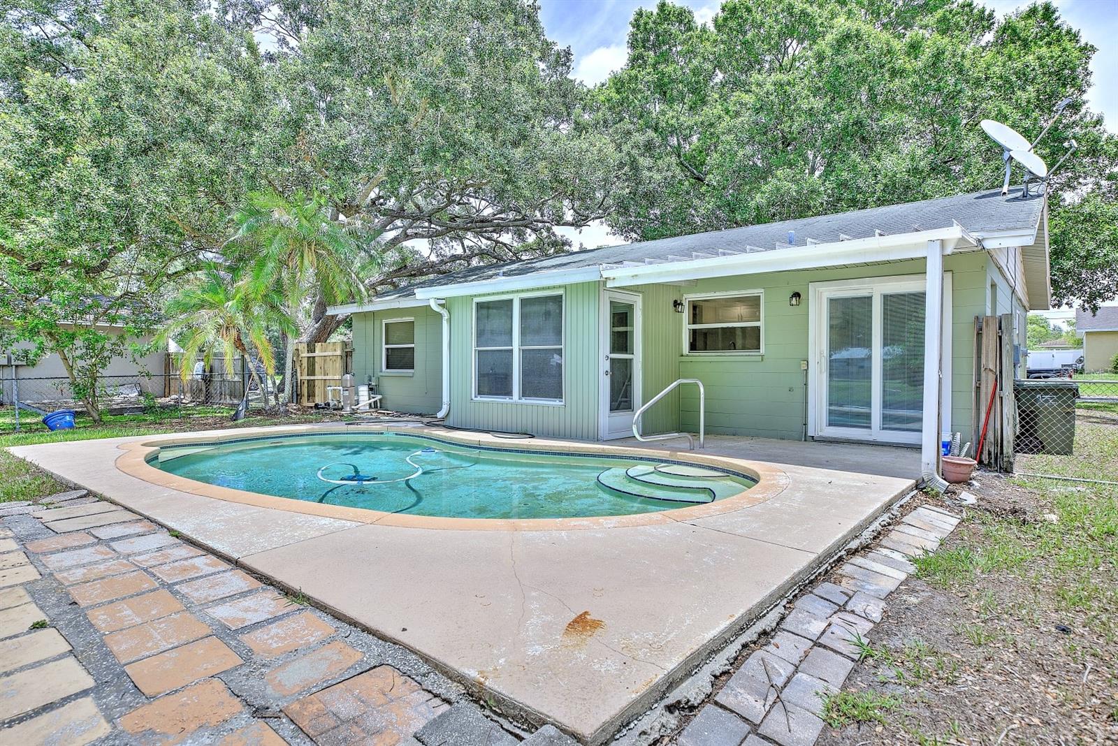 1245 Honeytree Ln E Ln E Property Photo 16