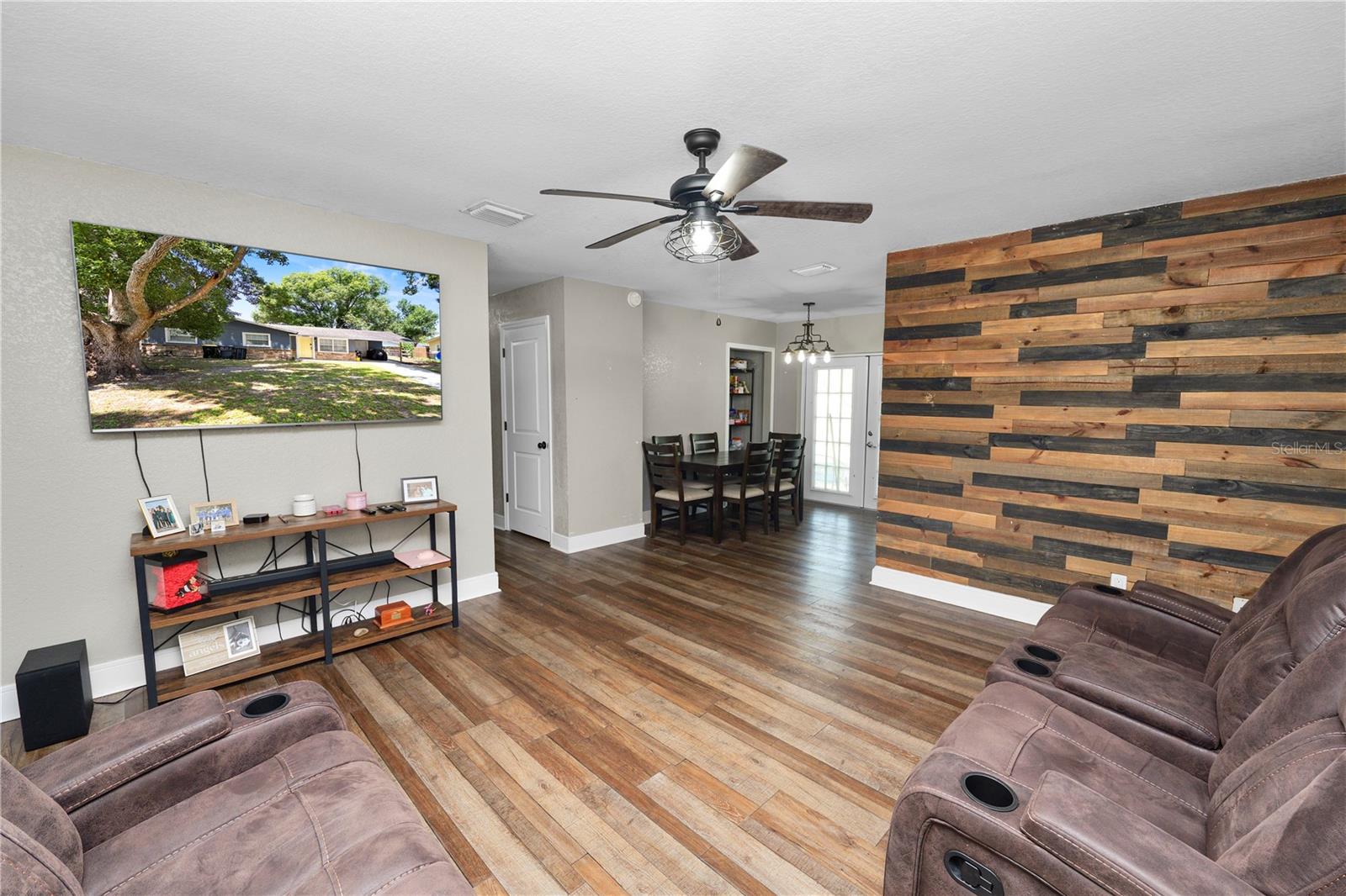 4561 David Dr Property Photo 6