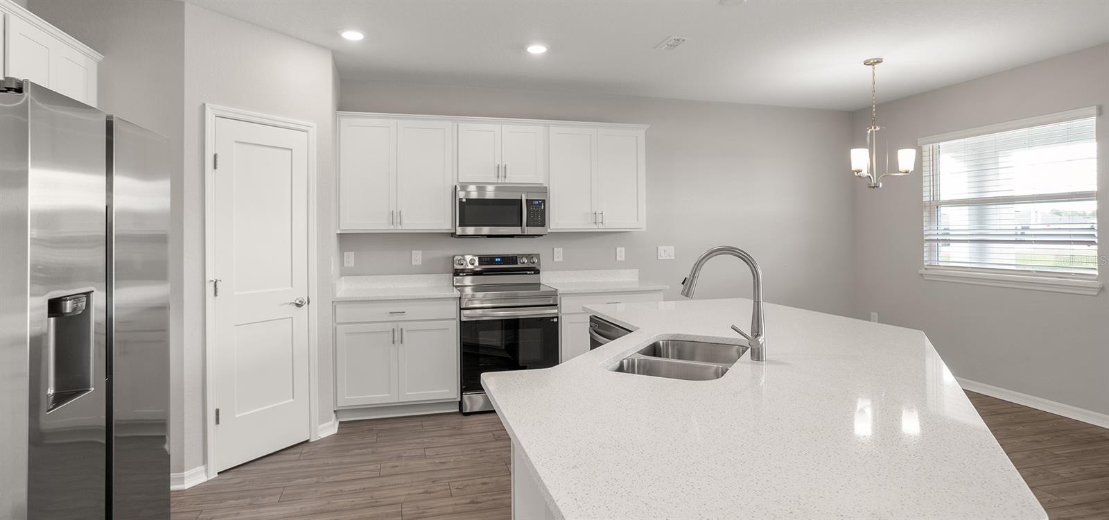 2820 San Marco Way E Property Photo 7